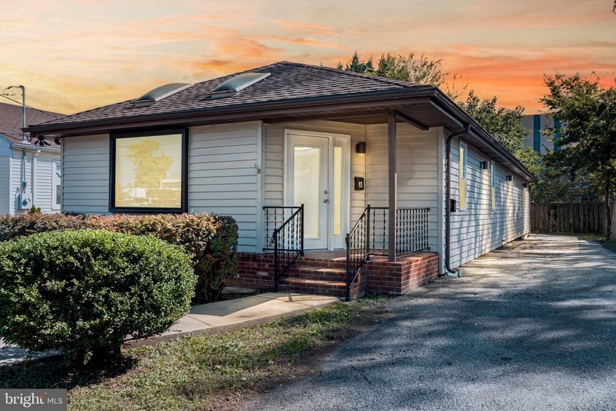 Nicely renovated and close to downtown. Walk to restaurants or the canal trail. All new appliances, bathrooms, flooring and paint. New private washer and dryer and huge walk in shower. This home shows like new. Don't miss out on this super affordable opportunity to be downtown!