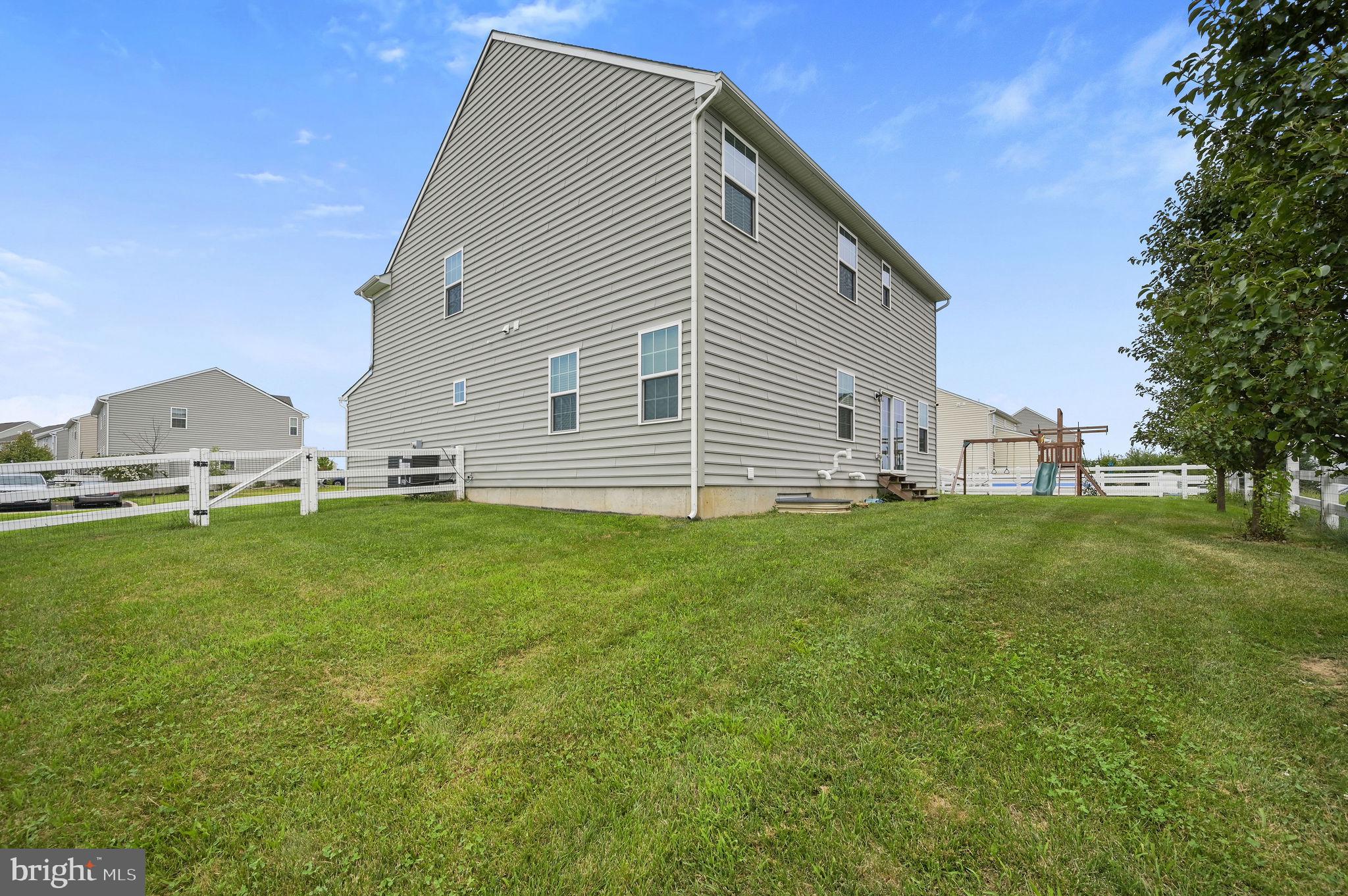 1228 HOOK DRIVE