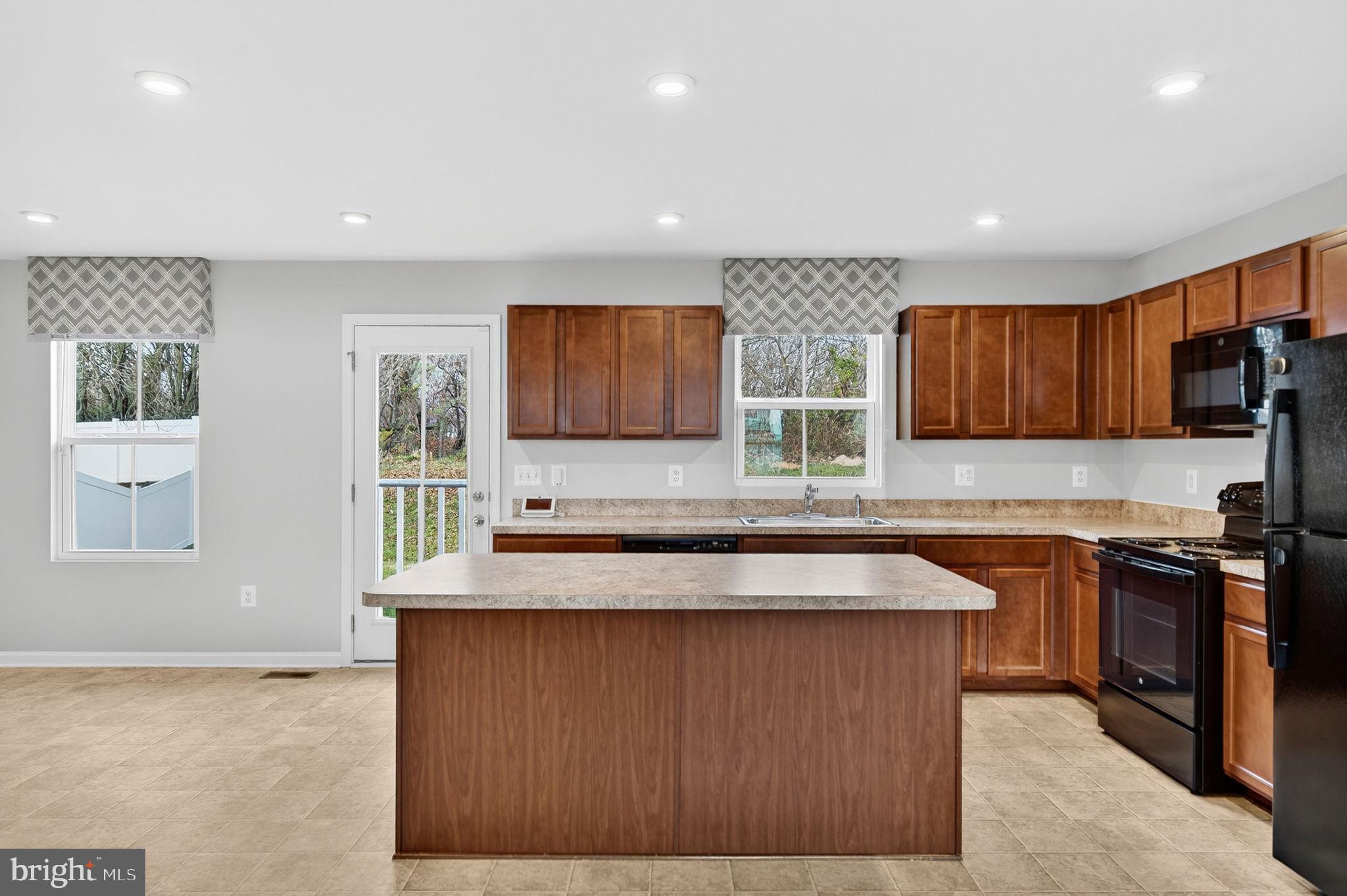 THE VILLAGE AT MIDDLETOWN - Residential Lease