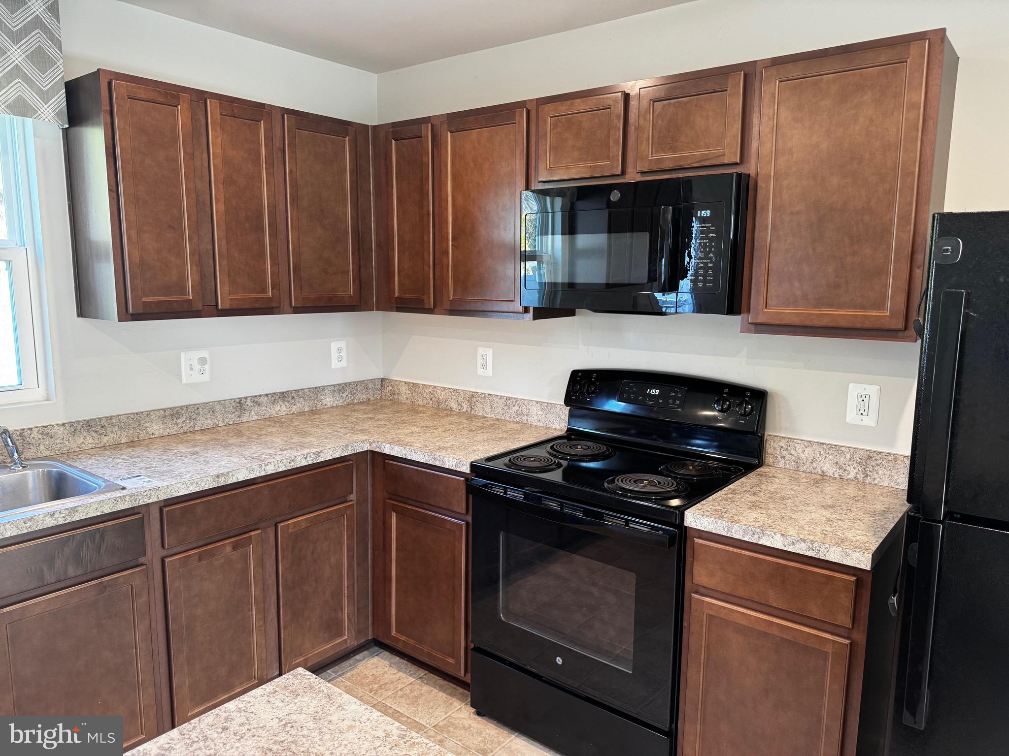 THE VILLAGE AT MIDDLETOWN - Residential Lease