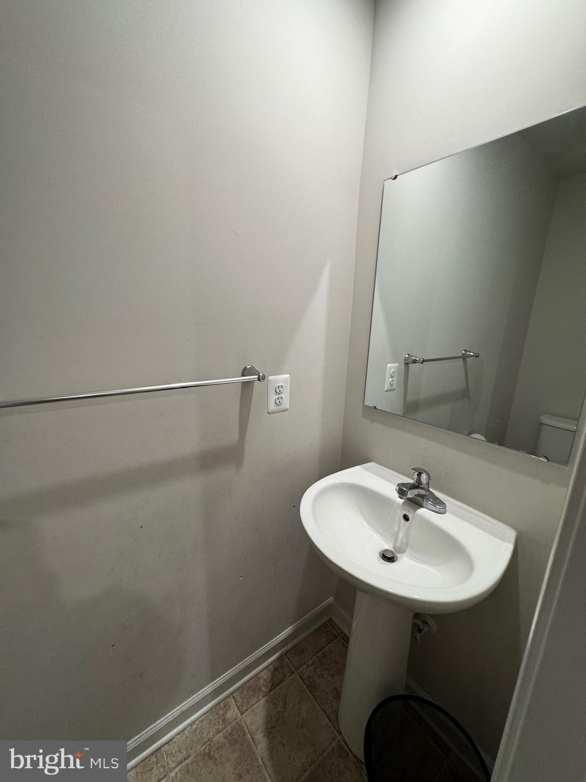 THE VILLAGE AT MIDDLETOWN - Residential Lease