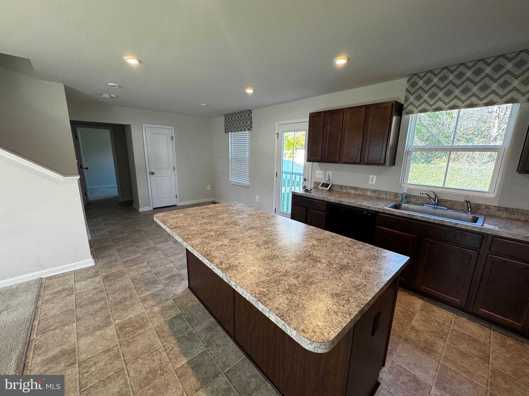 THE VILLAGE AT MIDDLETOWN - Residential Lease