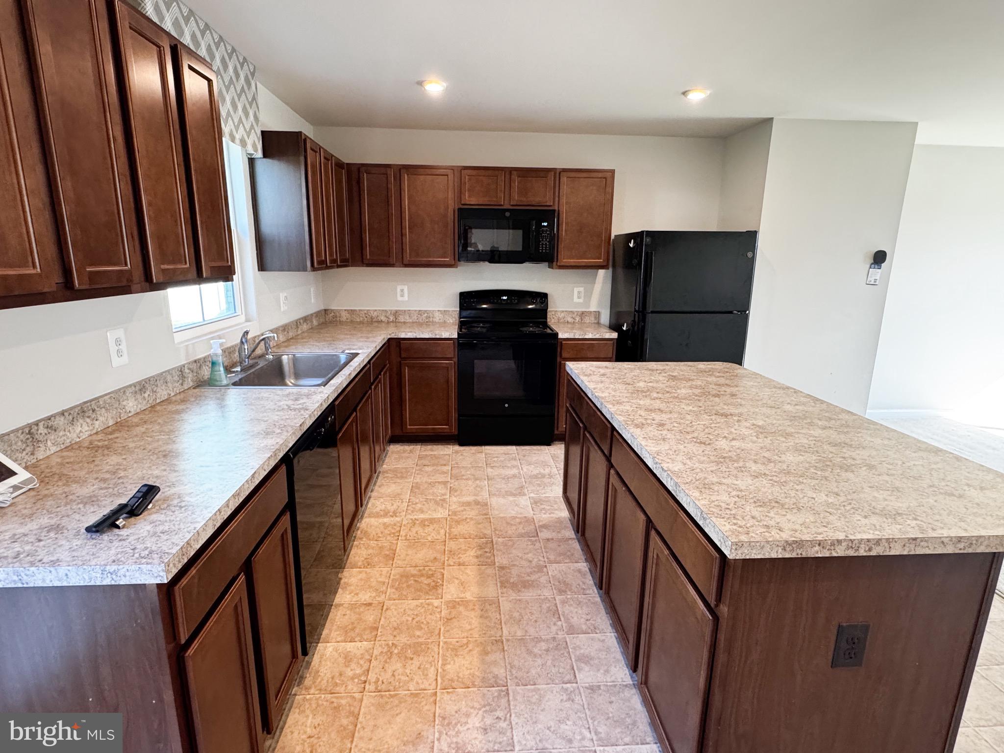 THE VILLAGE AT MIDDLETOWN - Residential Lease