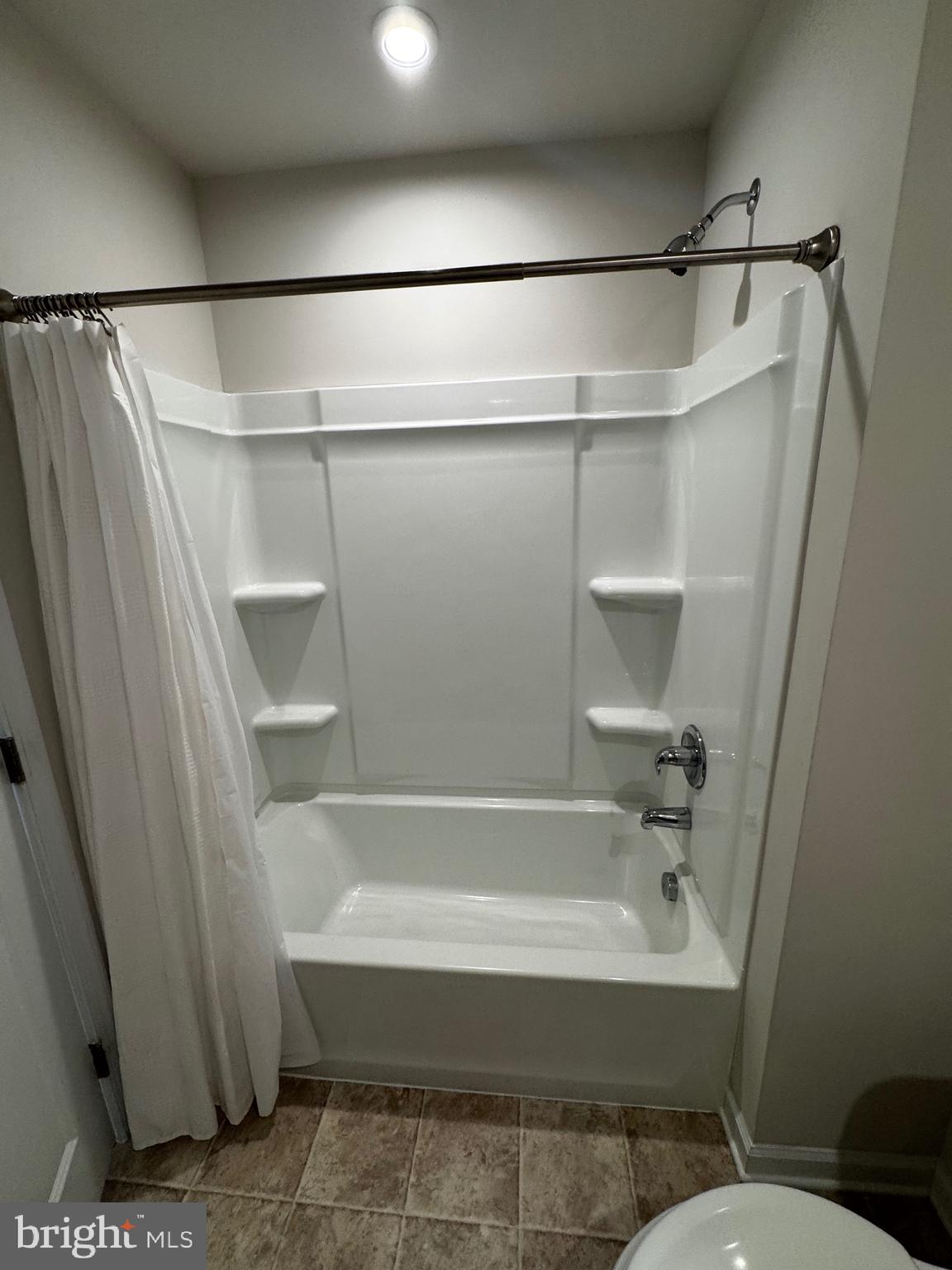 THE VILLAGE AT MIDDLETOWN - Residential Lease