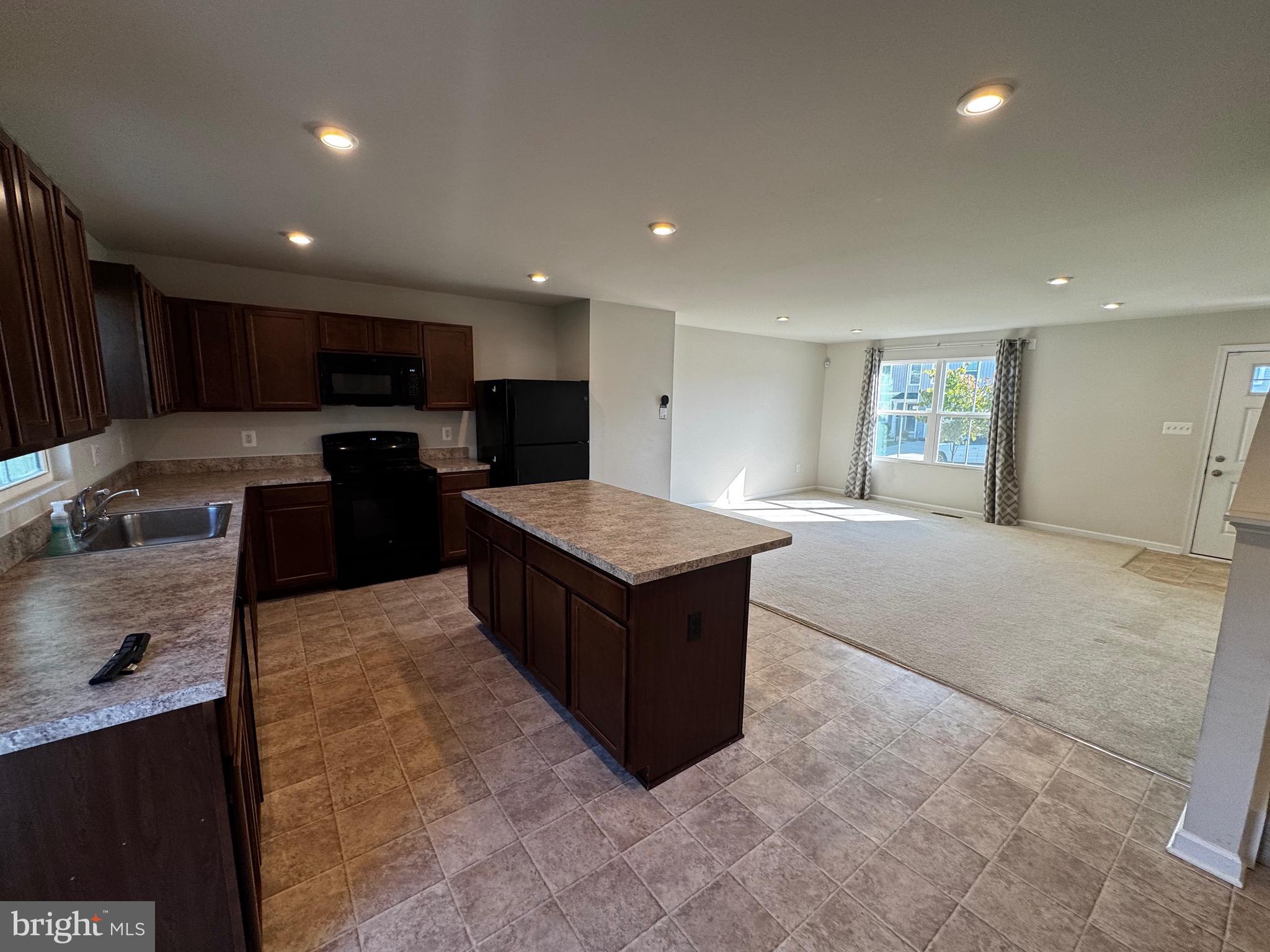 THE VILLAGE AT MIDDLETOWN - Residential Lease