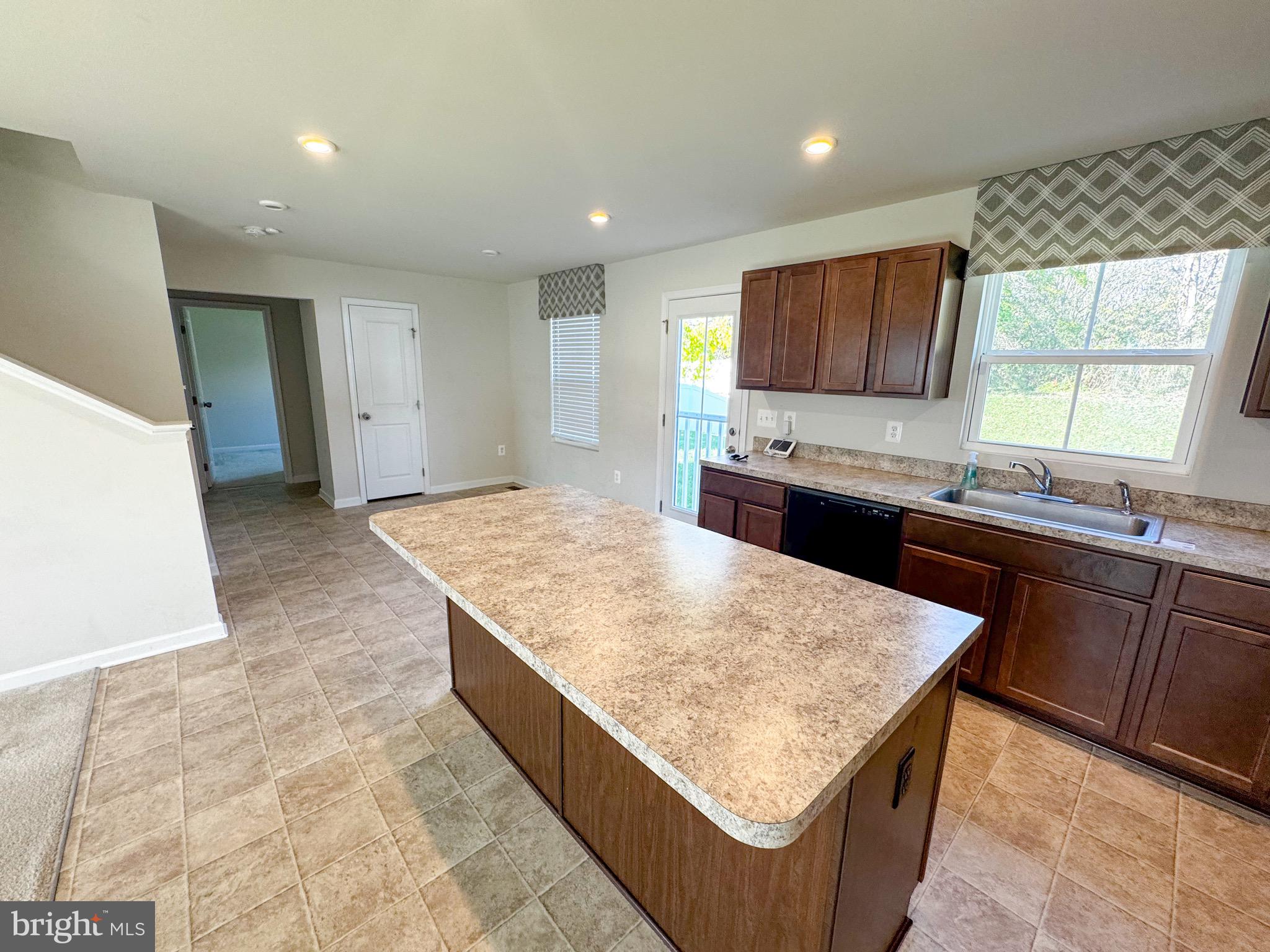 THE VILLAGE AT MIDDLETOWN - Residential Lease