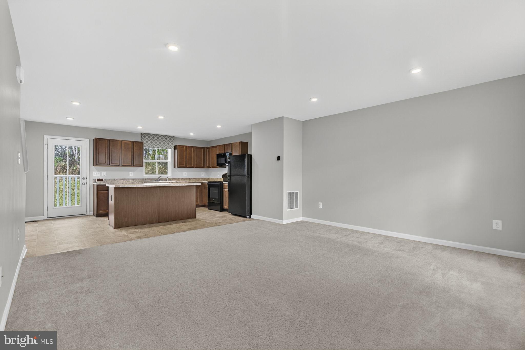 THE VILLAGE AT MIDDLETOWN - Residential Lease