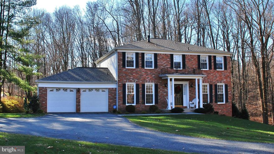 SERENITY in the woods, 3+A off cul-de-sac!  Every window/view! Foyer Ent & Curved Staircase. Immaculate in/out. MLVL Livgrm & DingRm w/ChrRail & CrnMoldg, FamilyRm w/WB FP, Kit w/SS & eat in area, Sldrs to deck, Butlers pantry w/wine rack. UL MBRM Retreat W/SittingRm, 2xWIC & FBath. +3 Lrge b\BedRms & hall bath. LLVL RecRm Sldr wlkout, Bonus Rms, Deck & Gazebo w/fan, trees and  azalea yard.