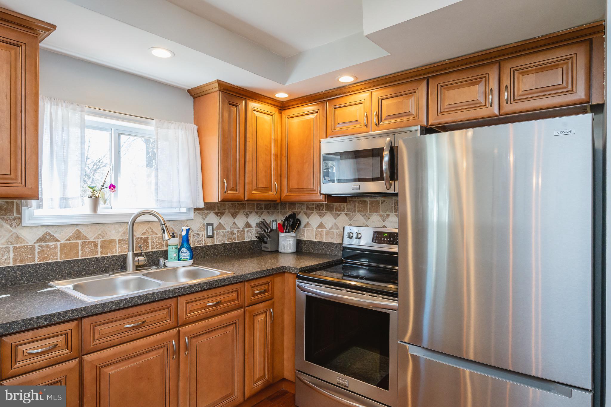 UPPER MAGOTHY BEACH - Residential