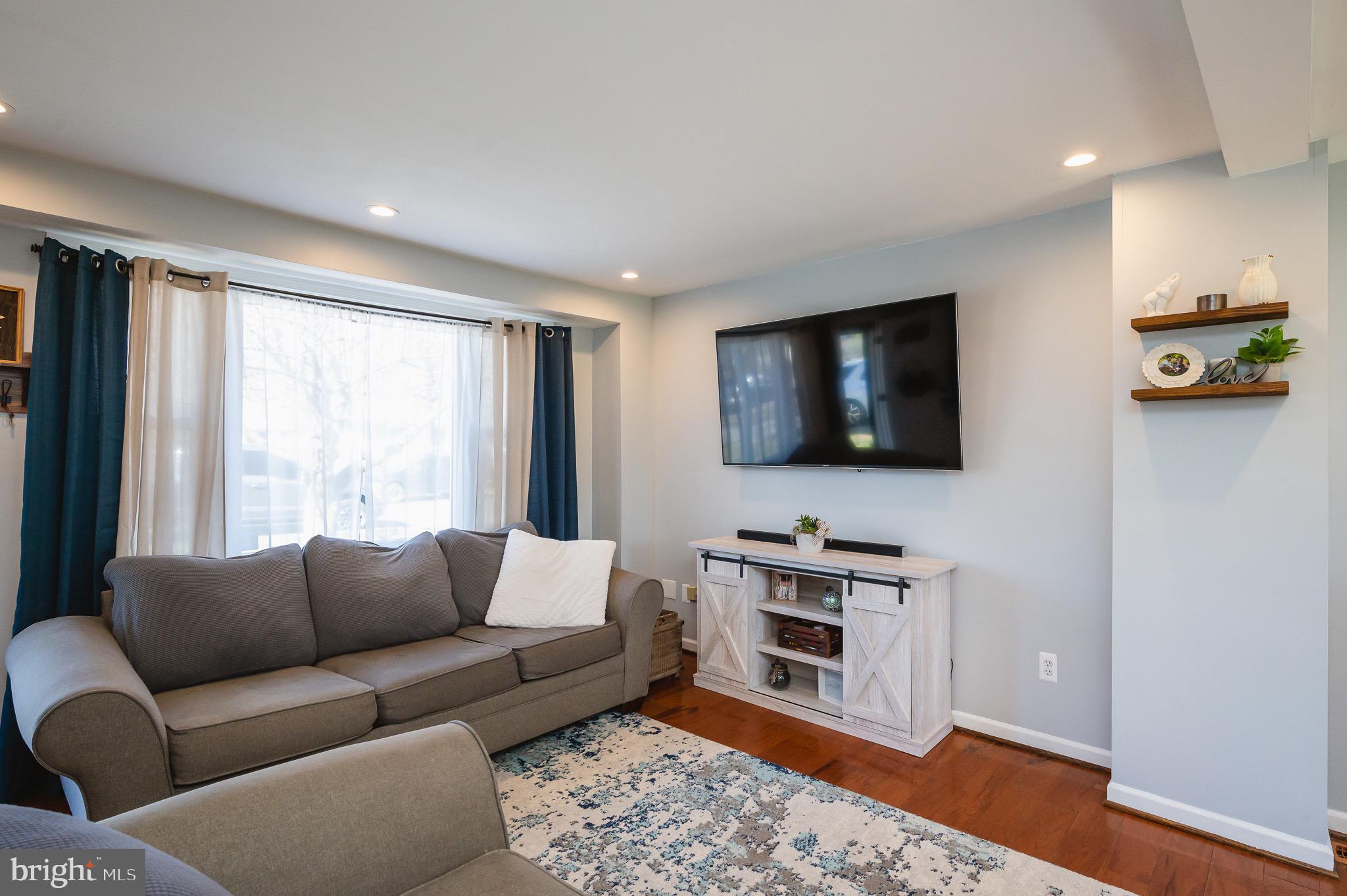 UPPER MAGOTHY BEACH - Residential