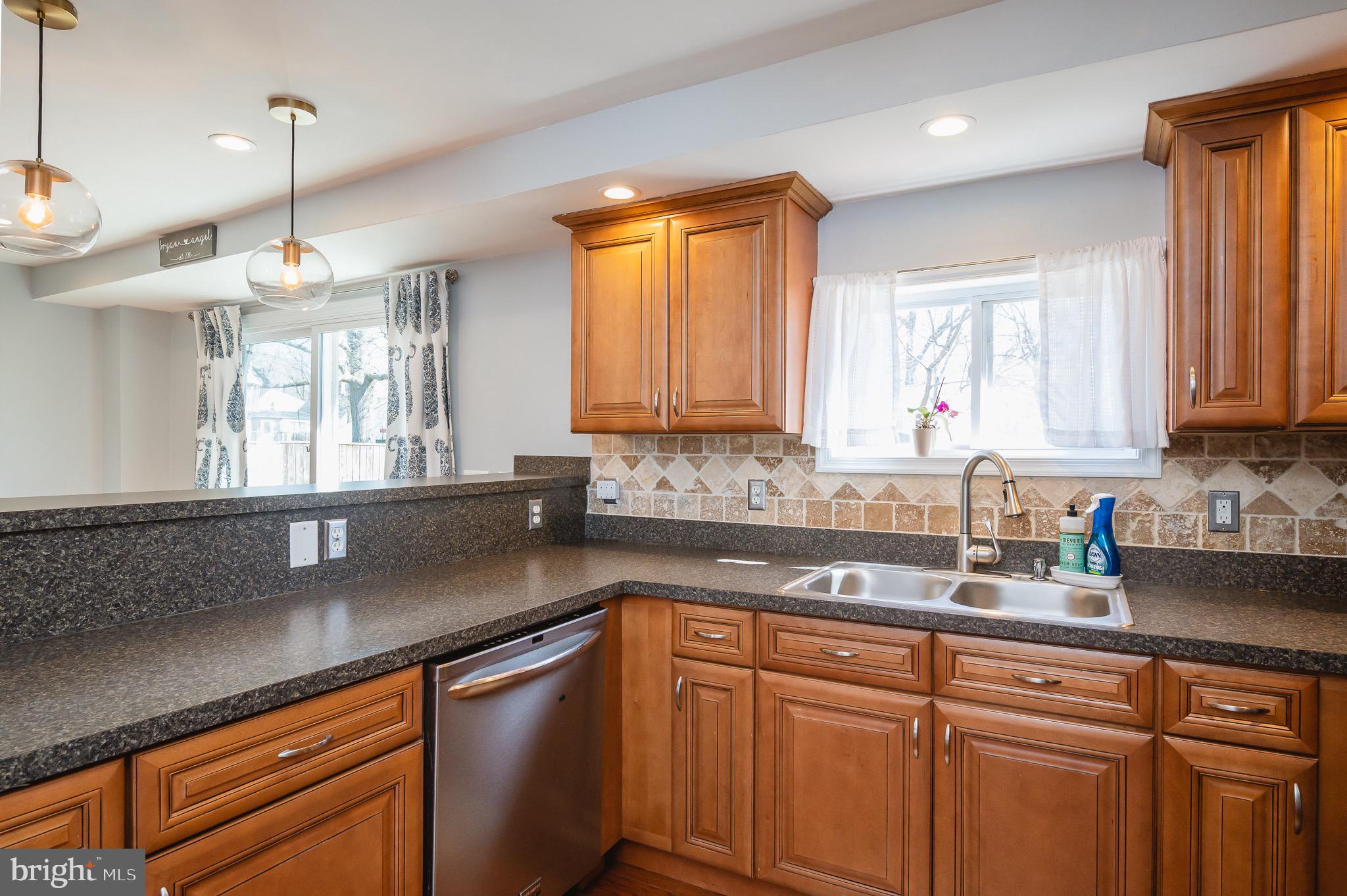 UPPER MAGOTHY BEACH - Residential