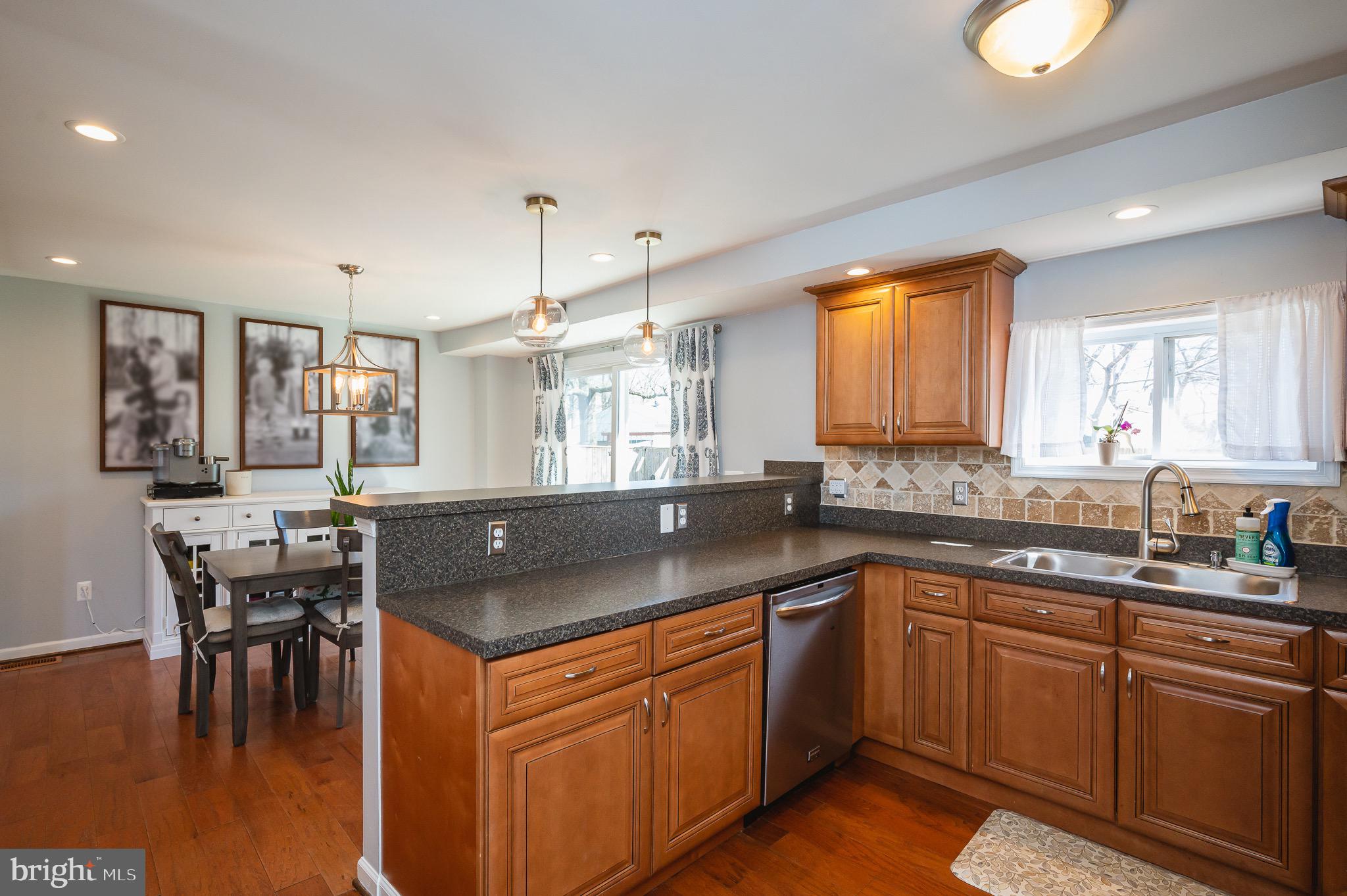 UPPER MAGOTHY BEACH - Residential