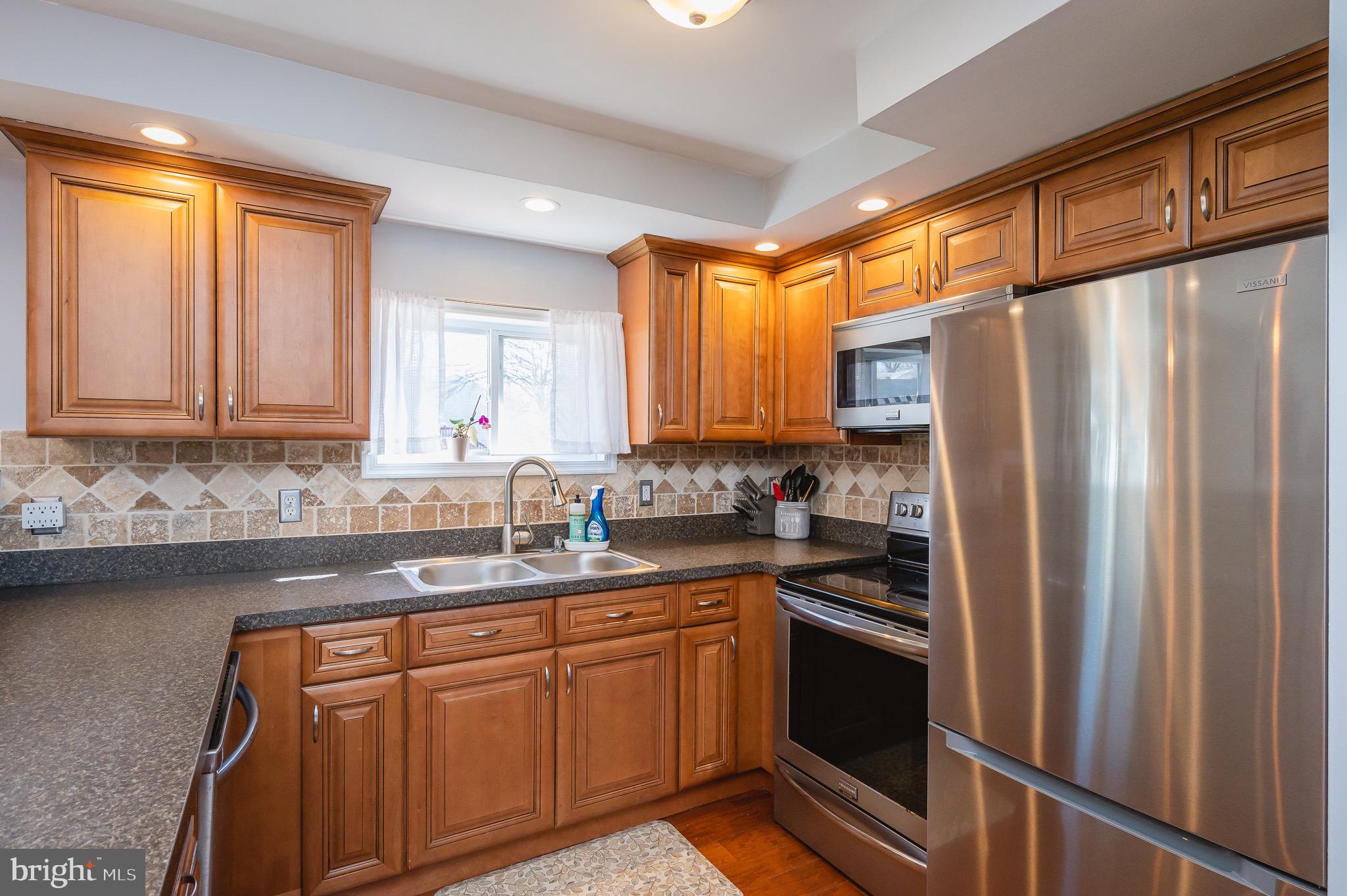 UPPER MAGOTHY BEACH - Residential