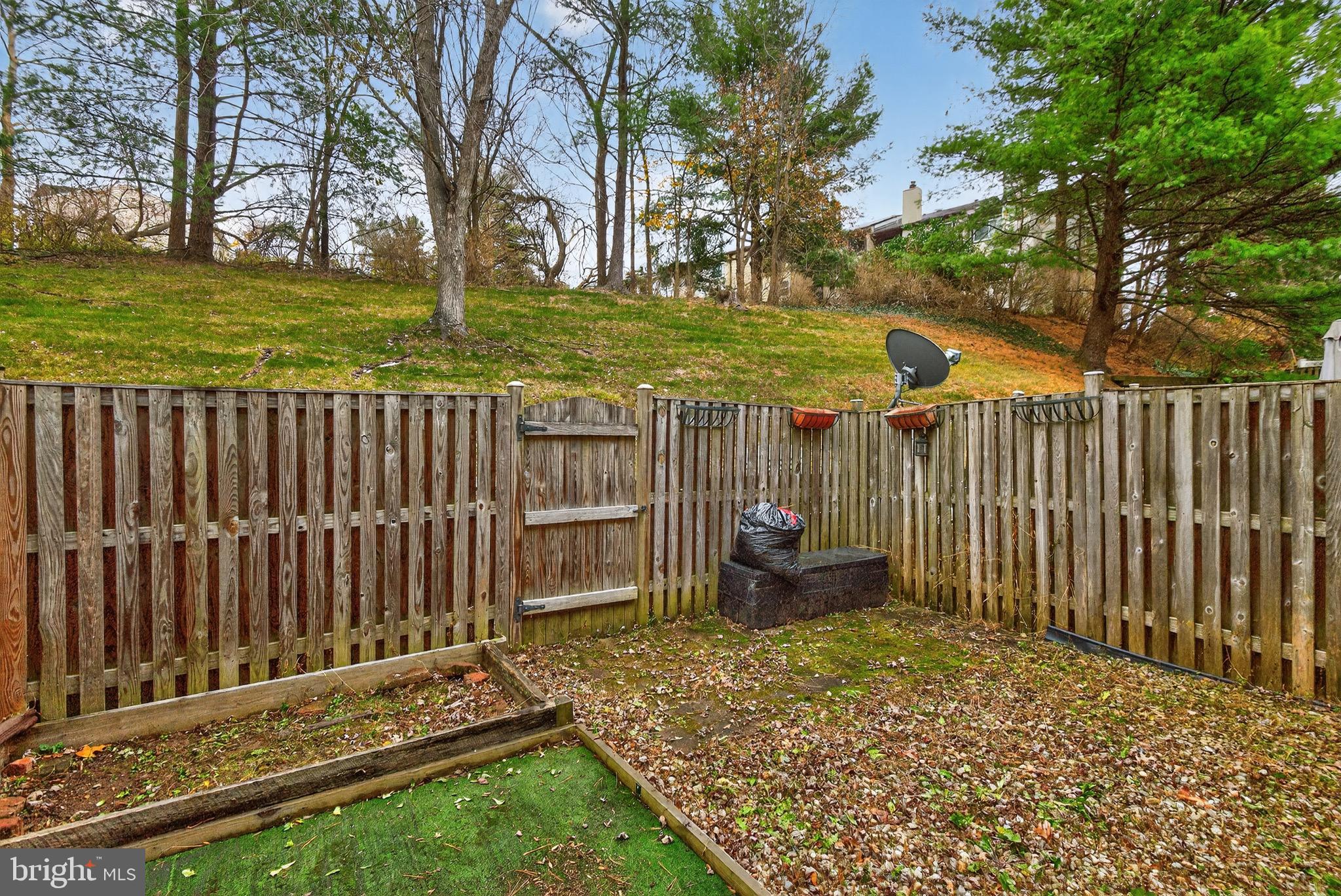 COUNTRY RD TOWNHOUSES - Residential