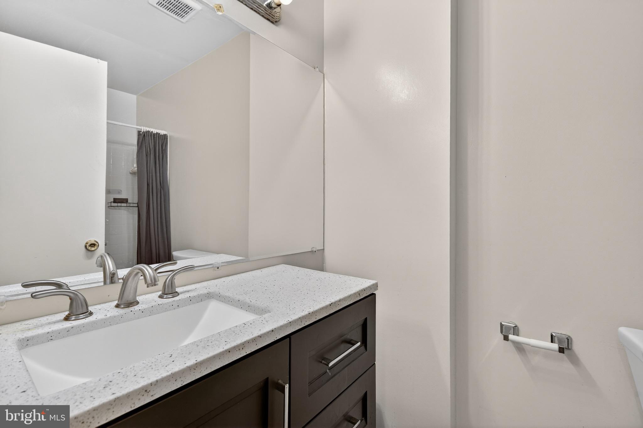 COUNTRY RD TOWNHOUSES - Residential