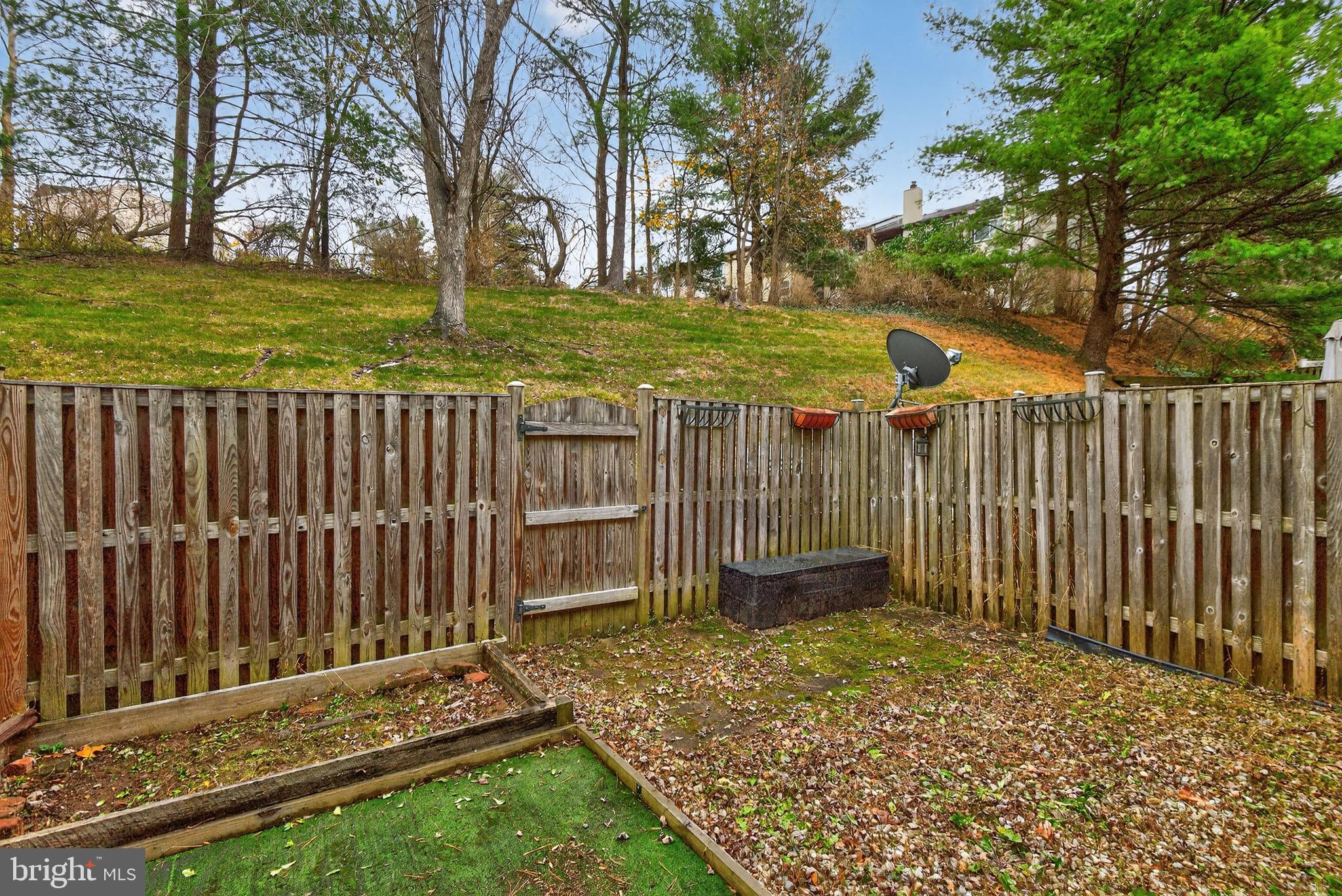 COUNTRY RD TOWNHOUSES - Residential