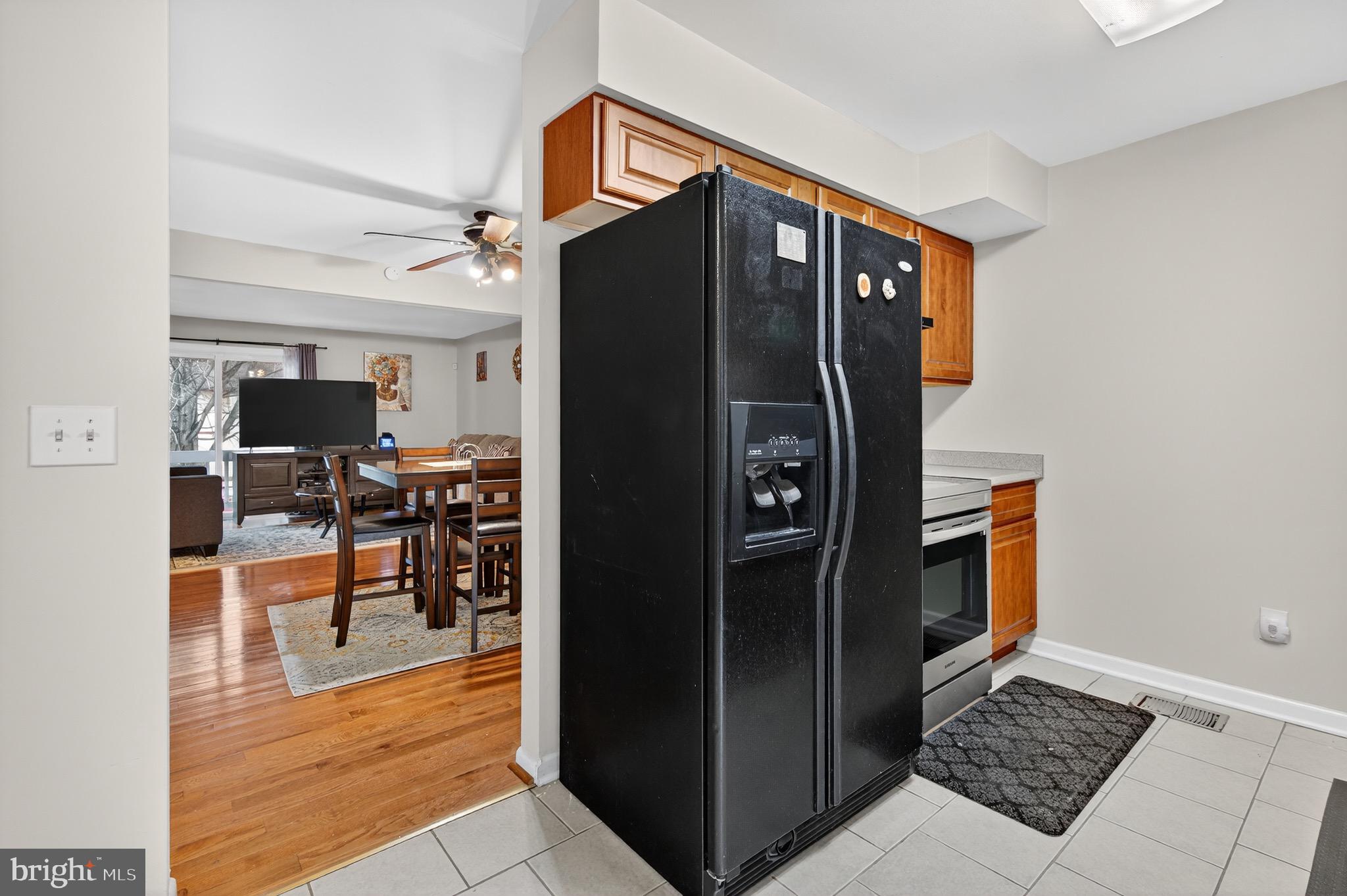 COUNTRY RD TOWNHOUSES - Residential