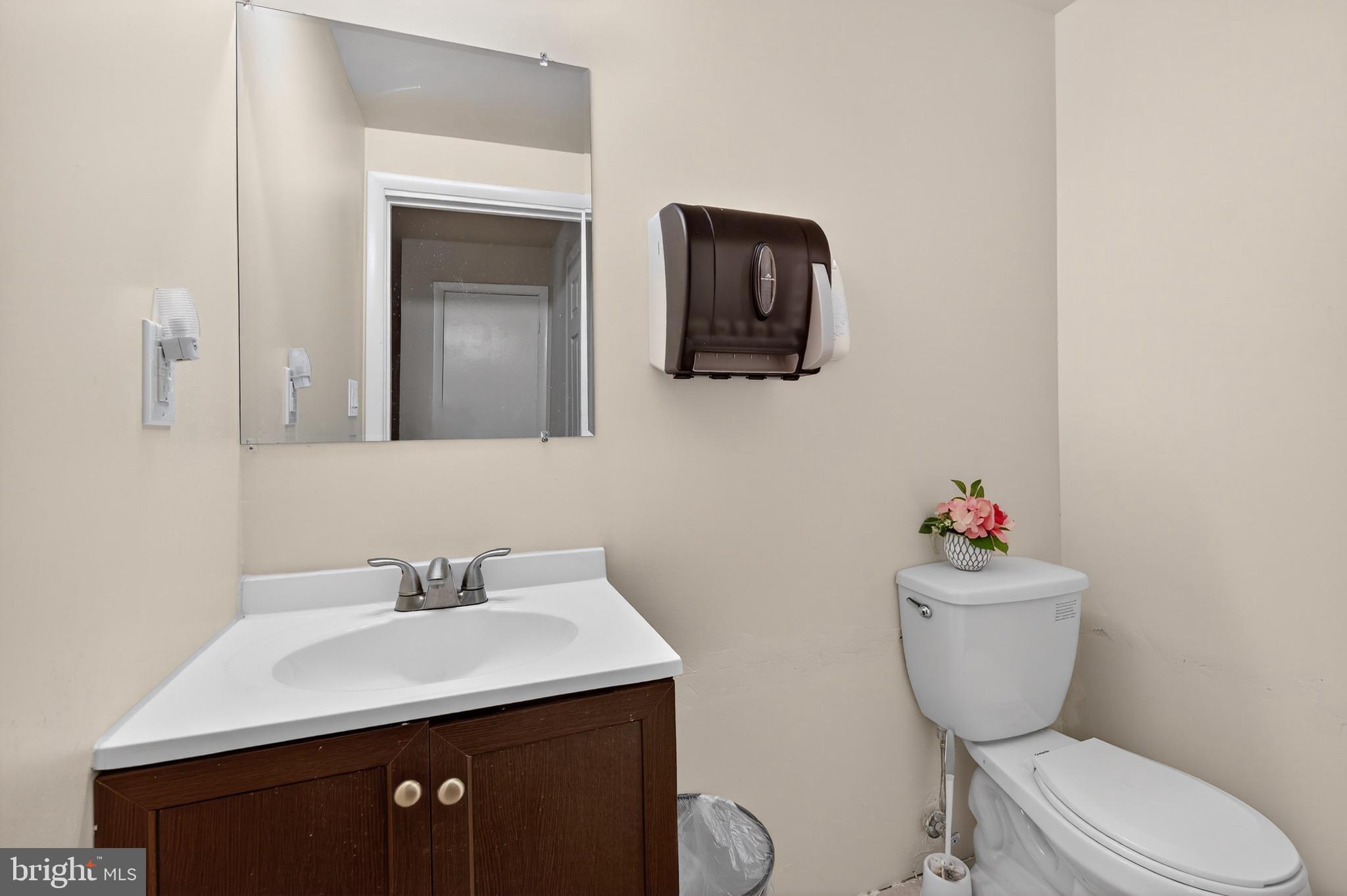 COUNTRY RD TOWNHOUSES - Residential