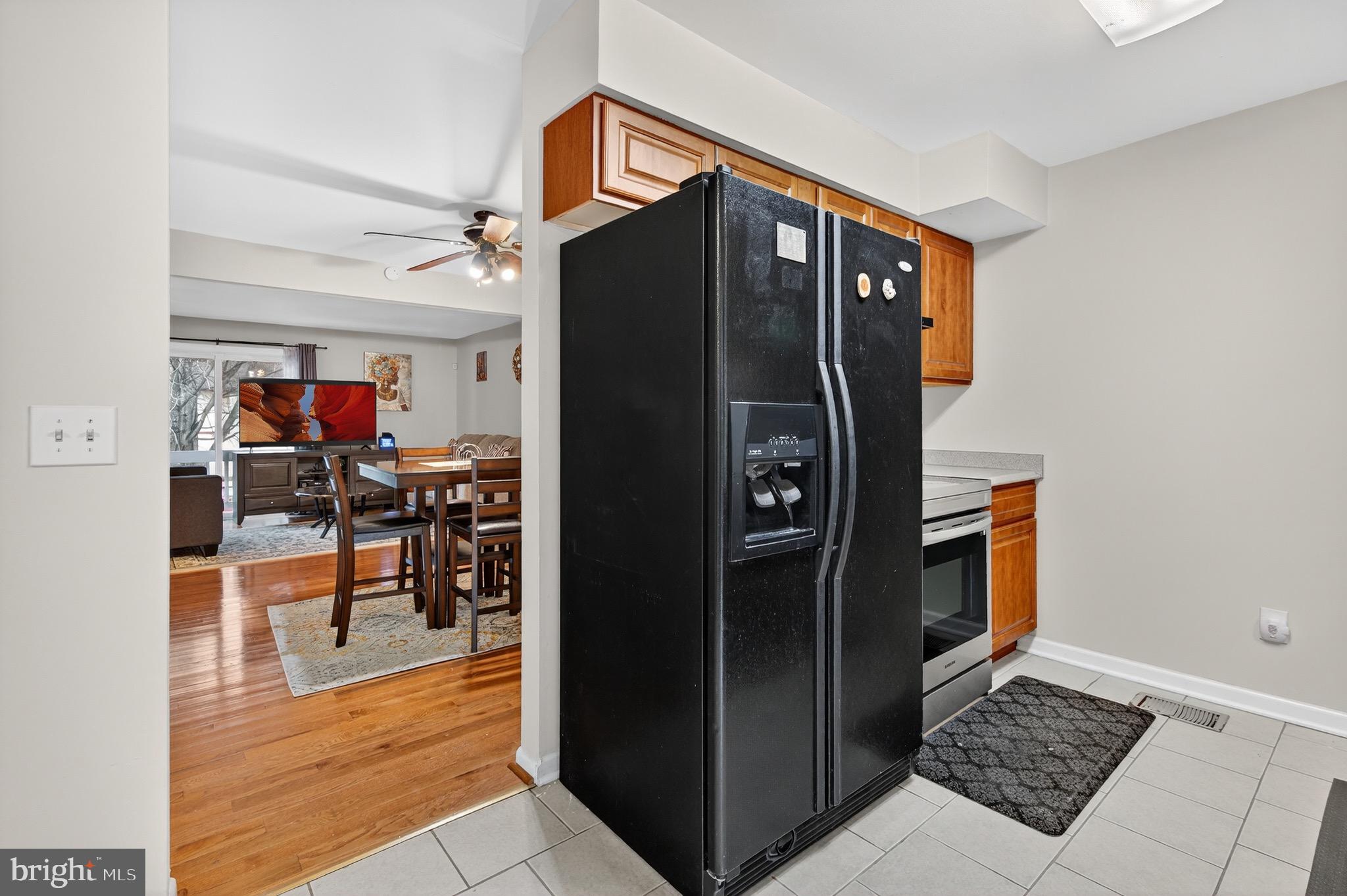 COUNTRY RD TOWNHOUSES - Residential