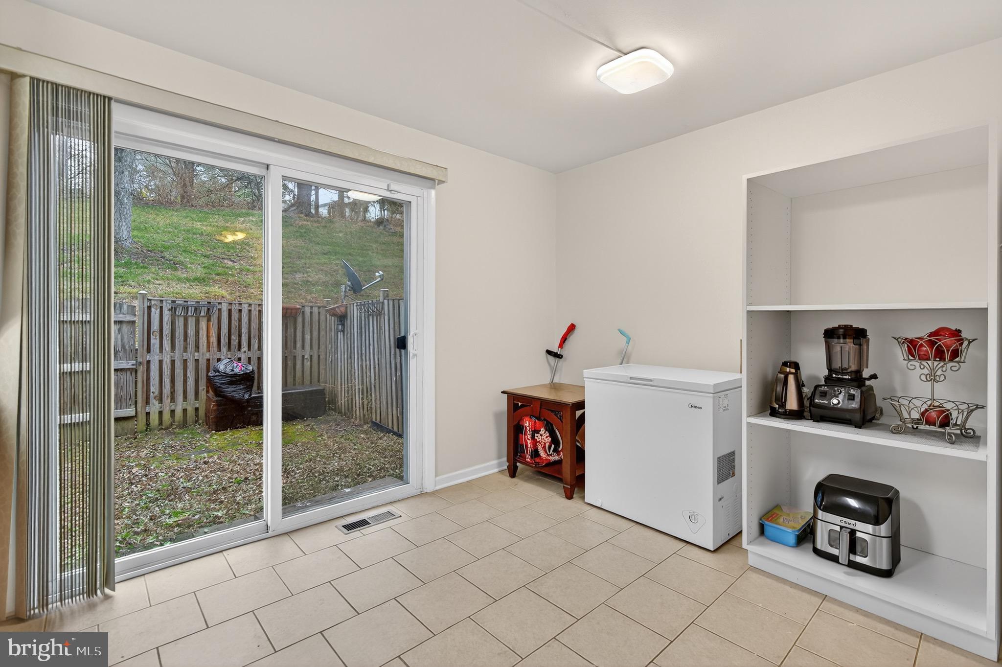 COUNTRY RD TOWNHOUSES - Residential