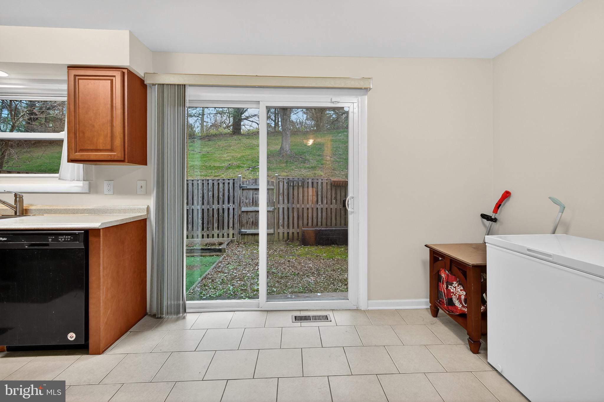 COUNTRY RD TOWNHOUSES - Residential