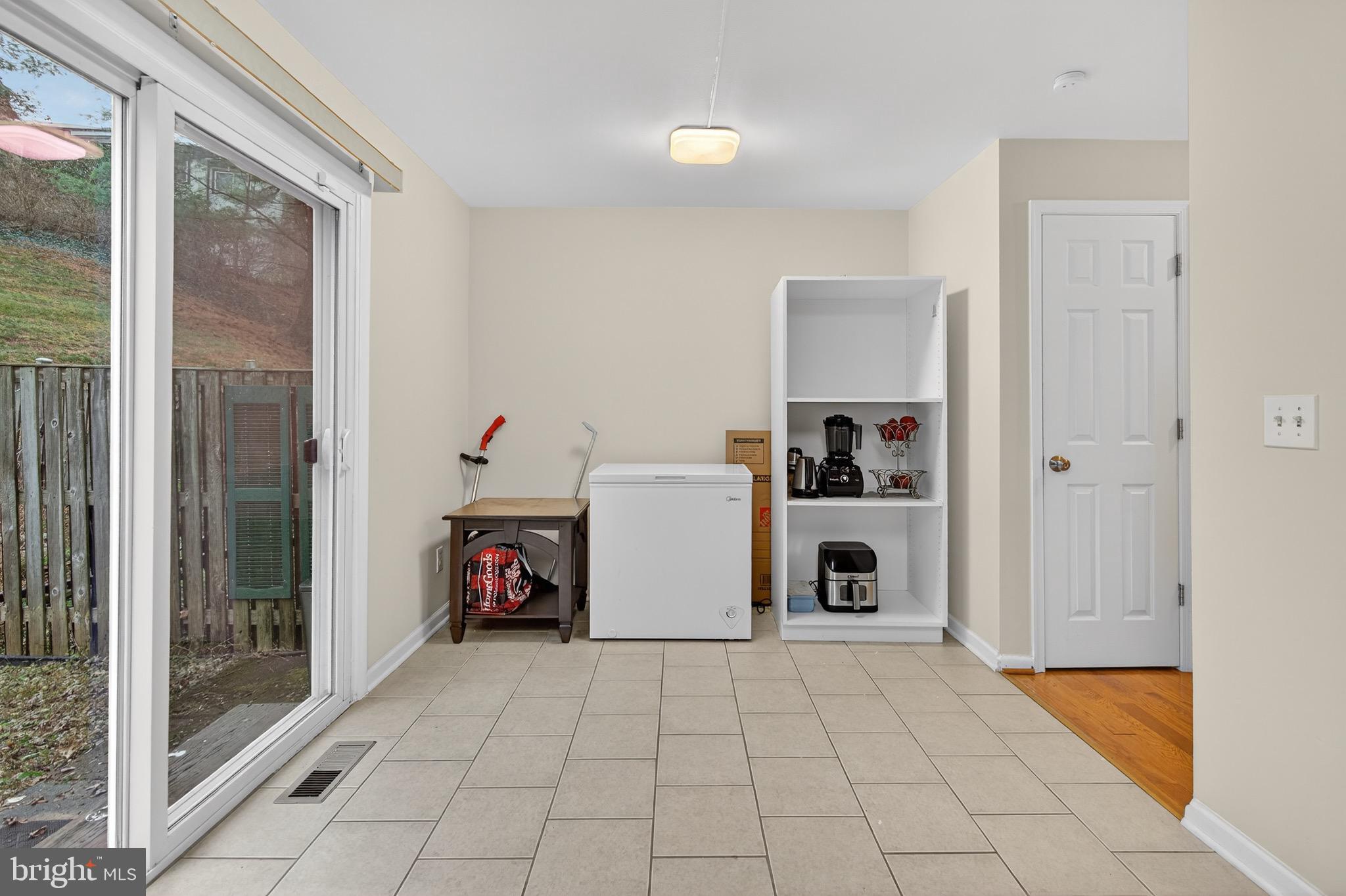 COUNTRY RD TOWNHOUSES - Residential