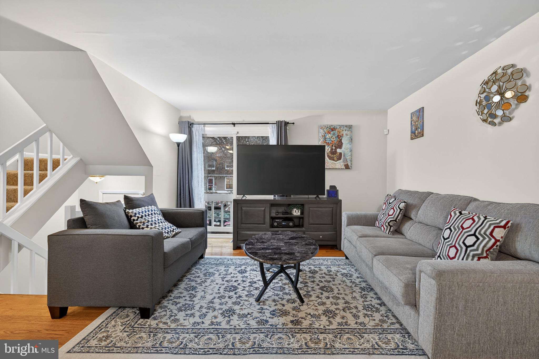 COUNTRY RD TOWNHOUSES - Residential