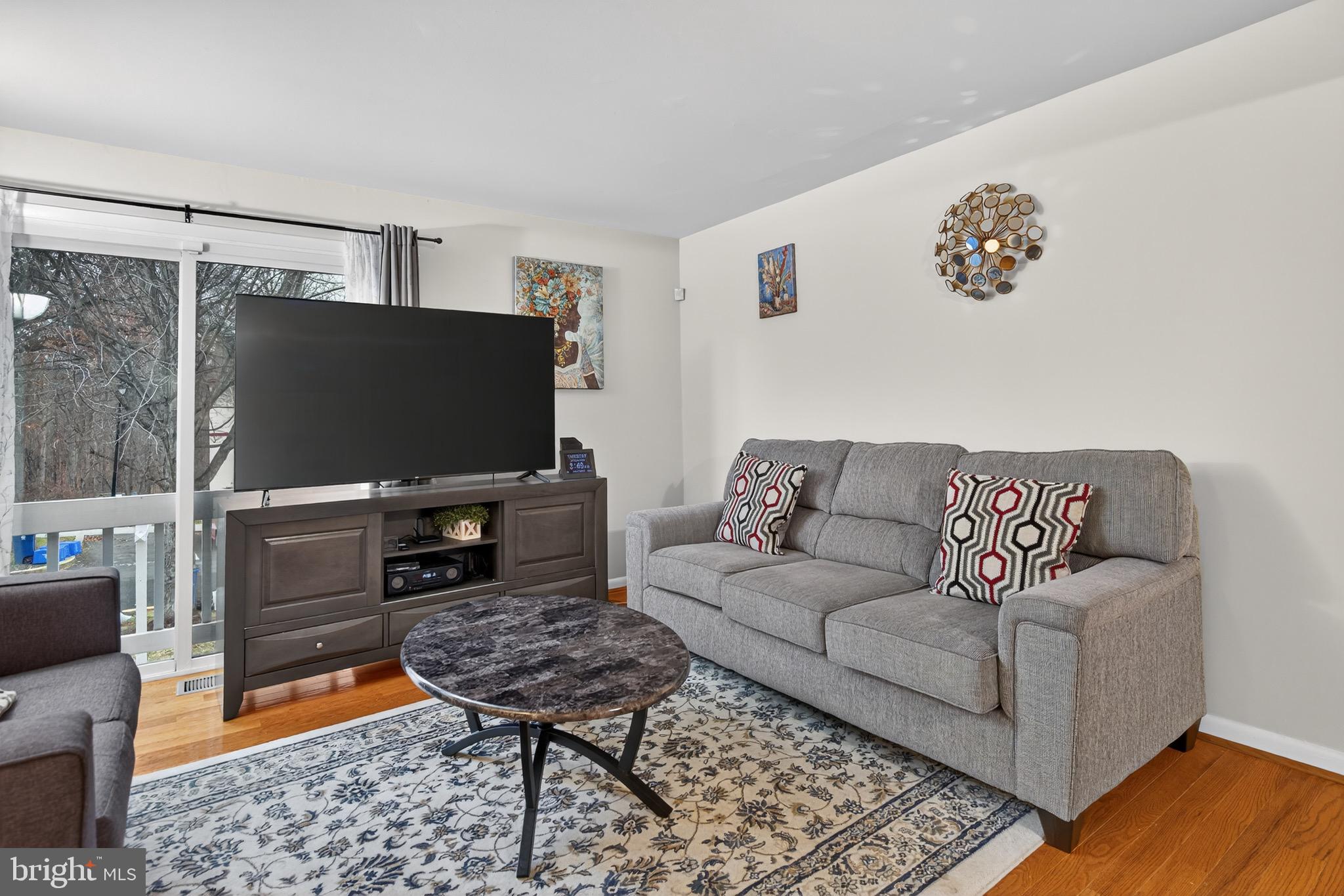 COUNTRY RD TOWNHOUSES - Residential