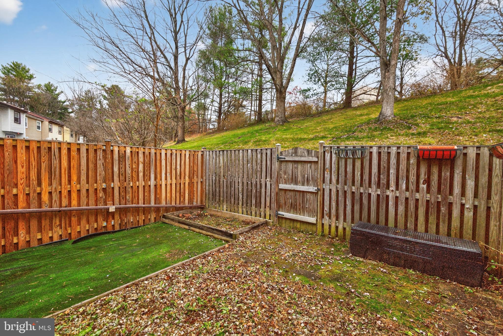 COUNTRY RD TOWNHOUSES - Residential
