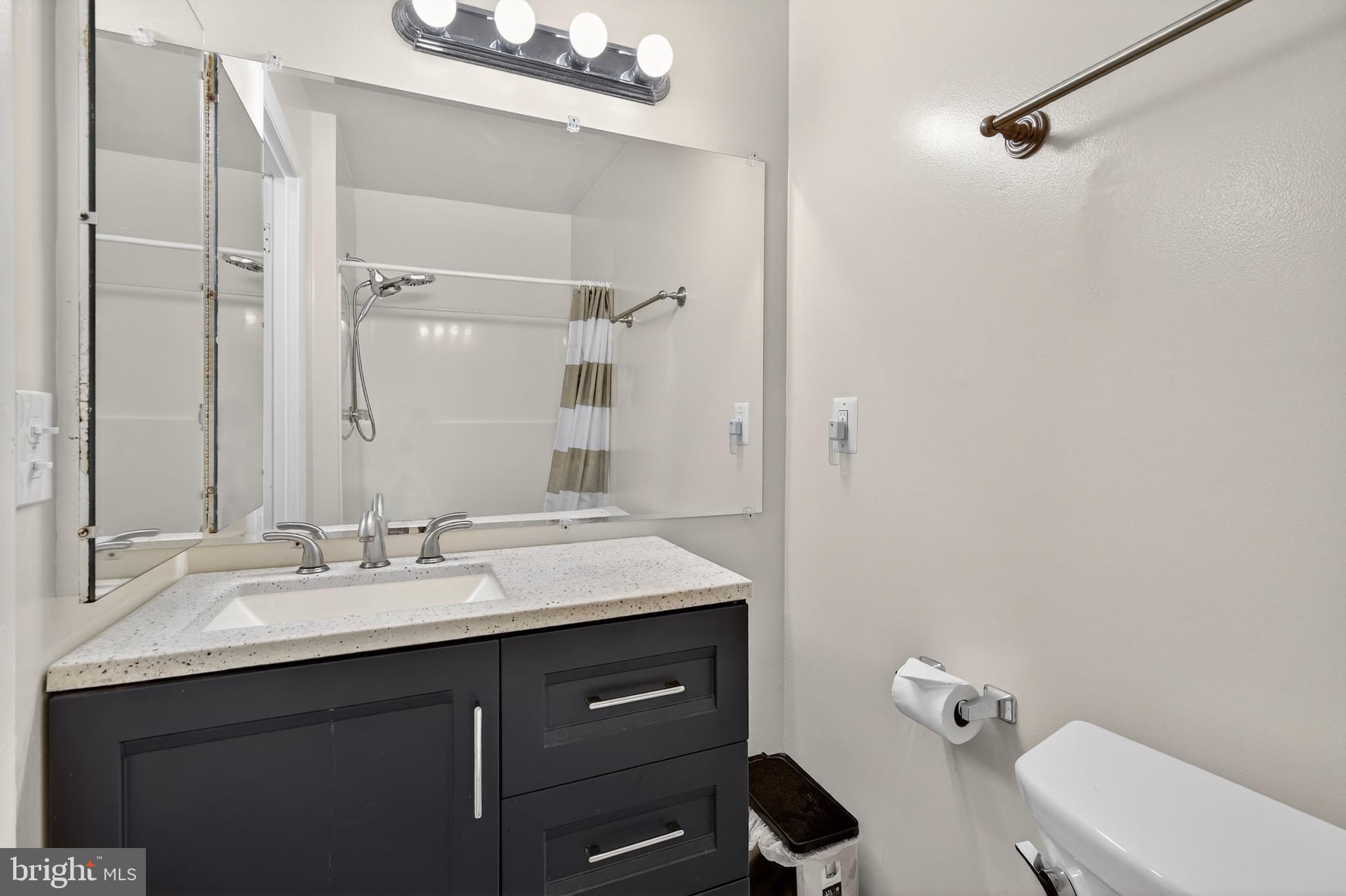 COUNTRY RD TOWNHOUSES - Residential