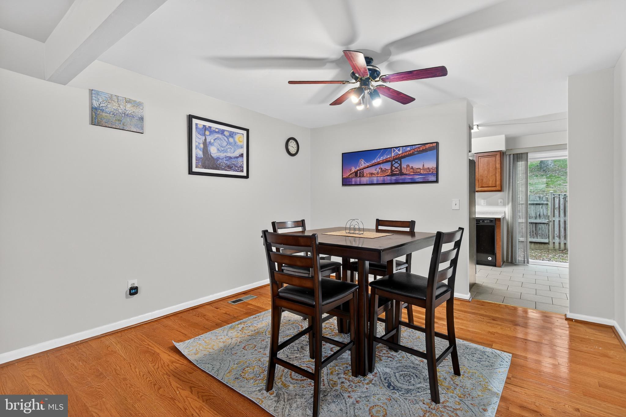 COUNTRY RD TOWNHOUSES - Residential