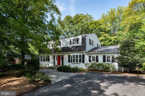 Photo of 5124 Clinton Road, ALEXANDRIA, VA 22312 (MLS # VAFX2342426)