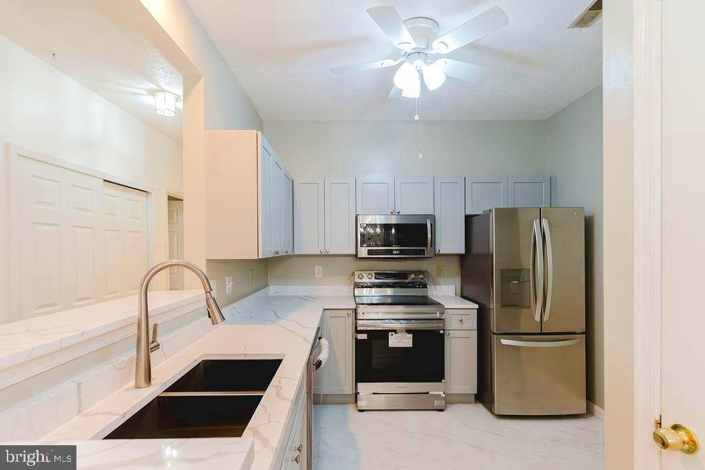 BRISTOL PARK - Residential