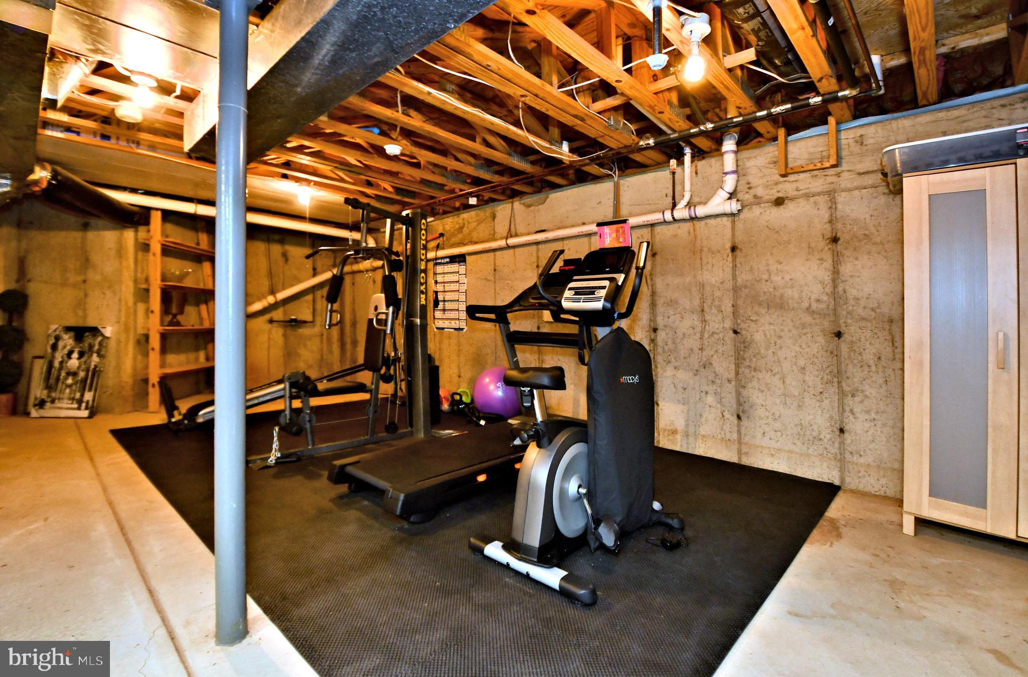 PINE CREST - Residential