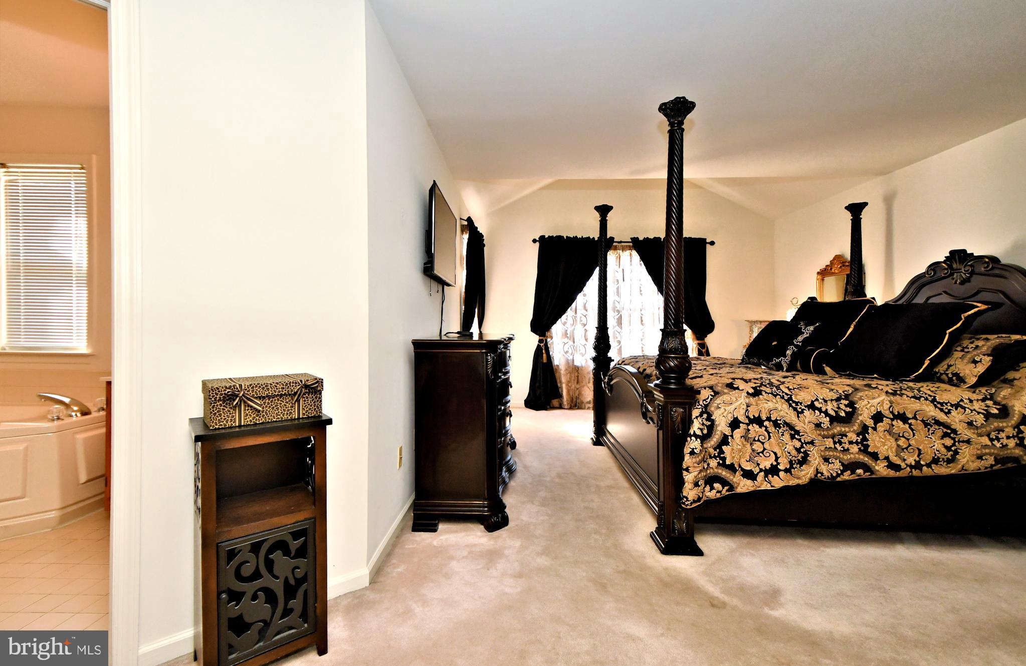 PINE CREST - Residential