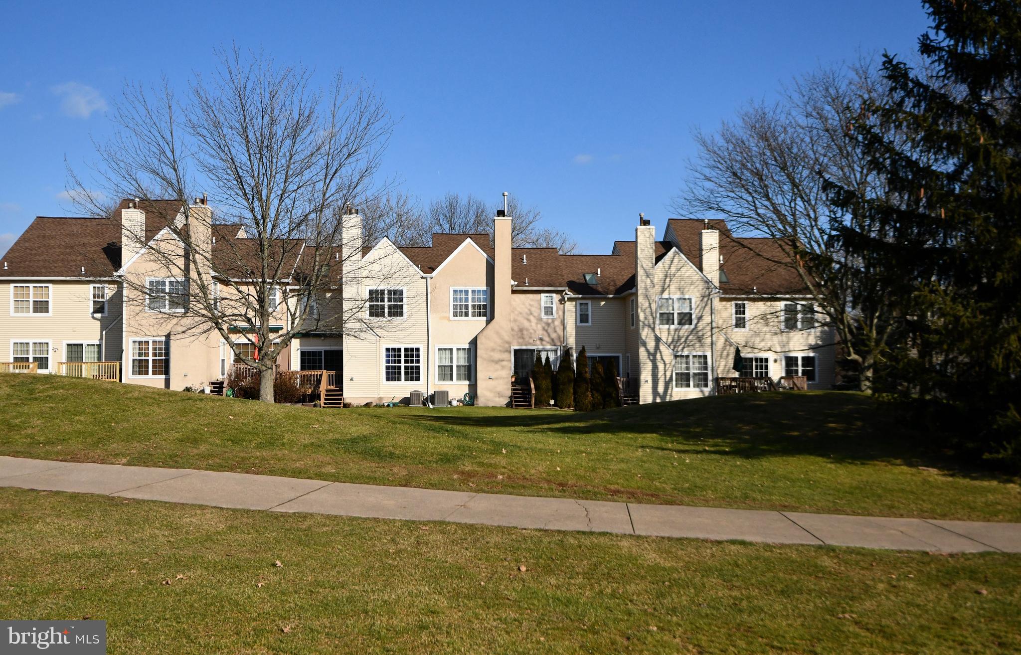 PINE CREST - Residential