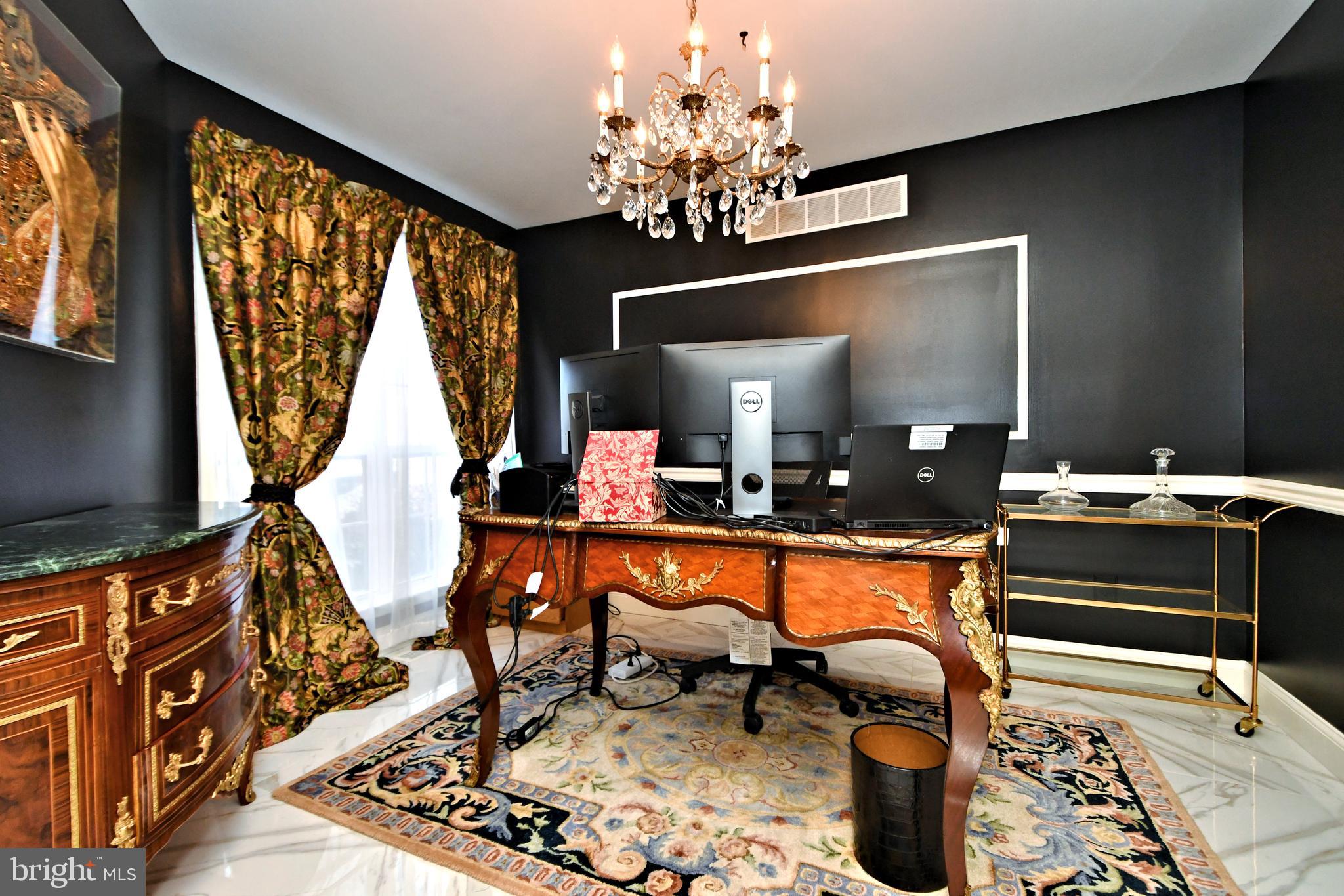 PINE CREST - Residential