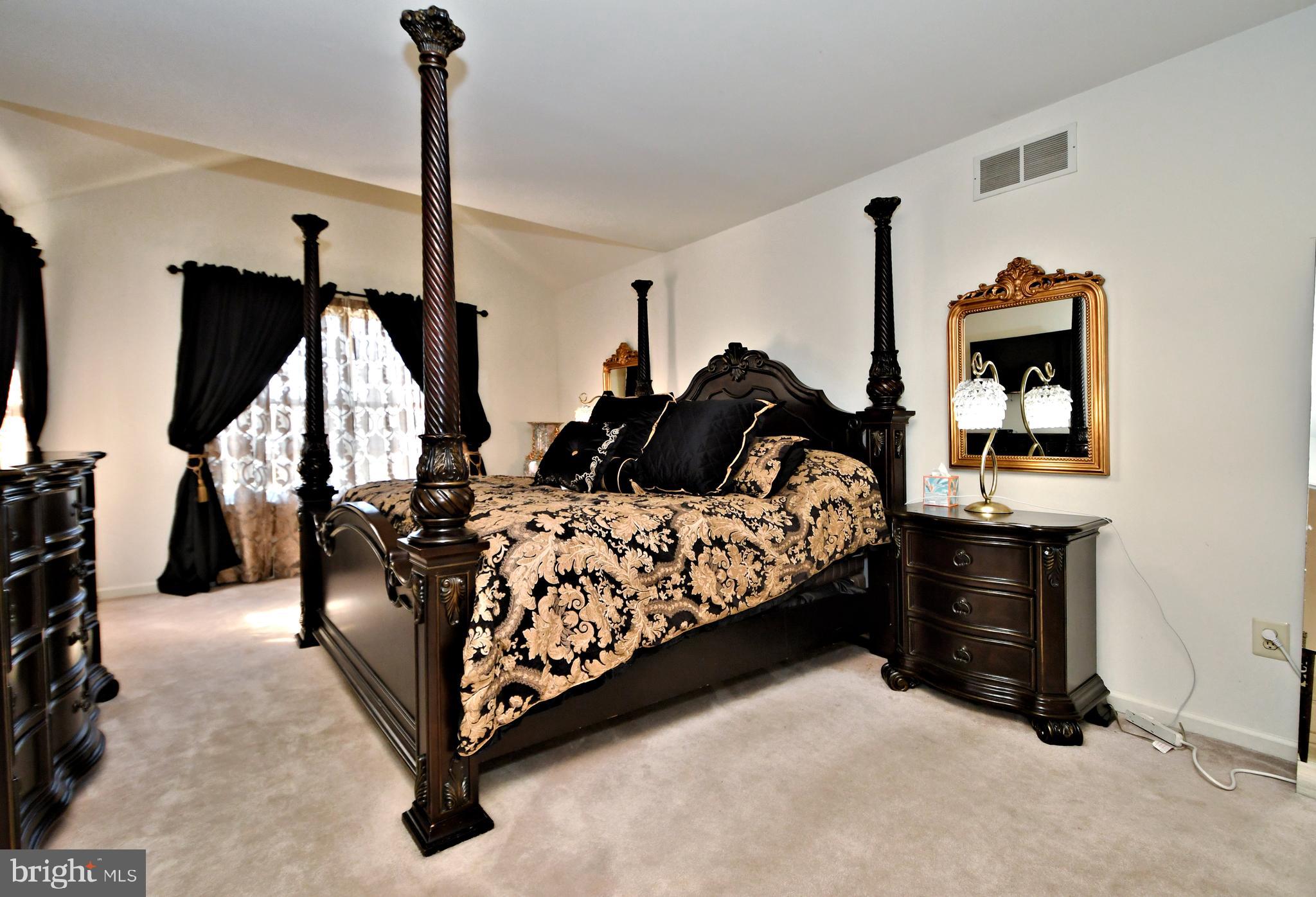 PINE CREST - Residential