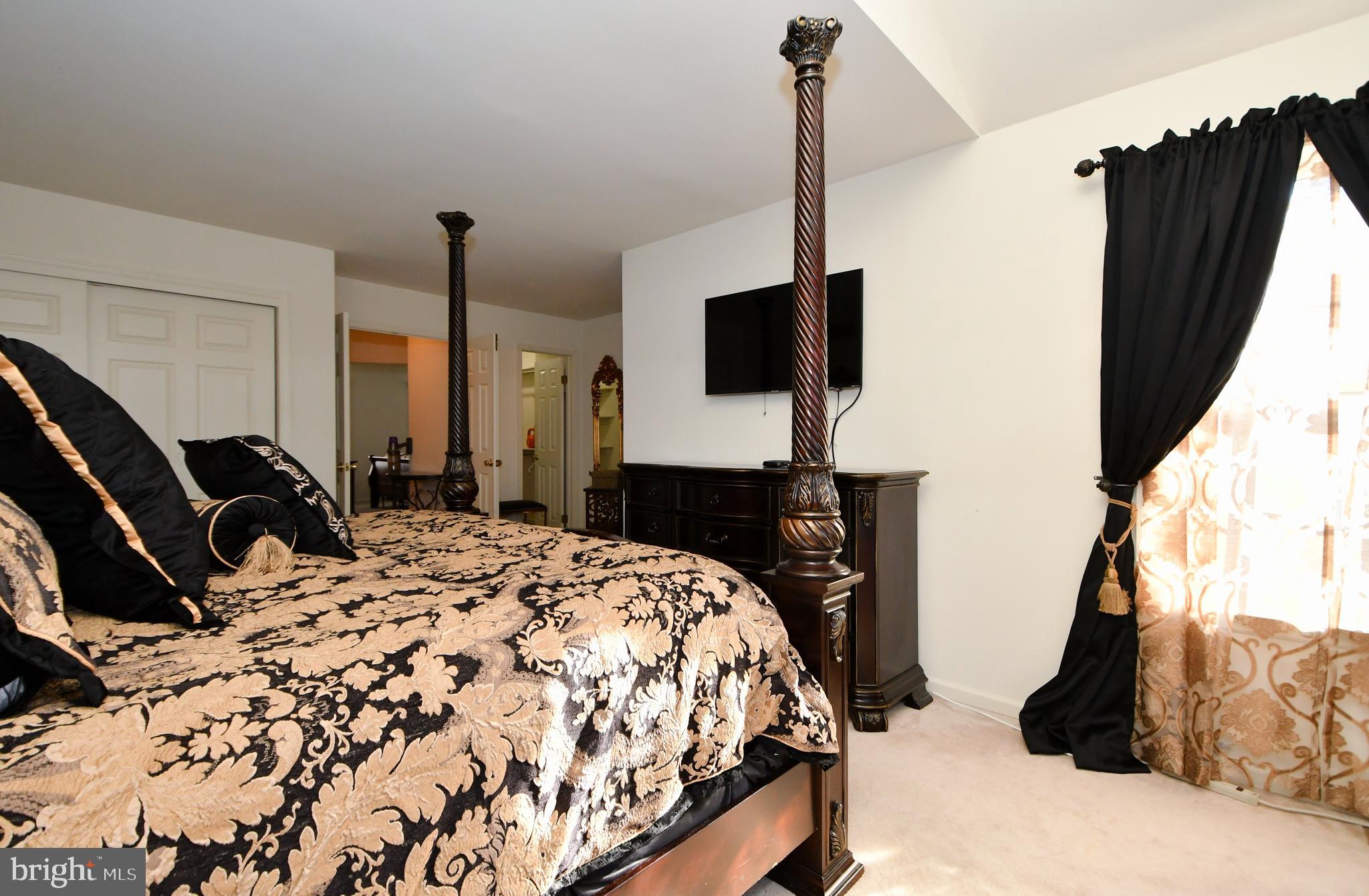 PINE CREST - Residential