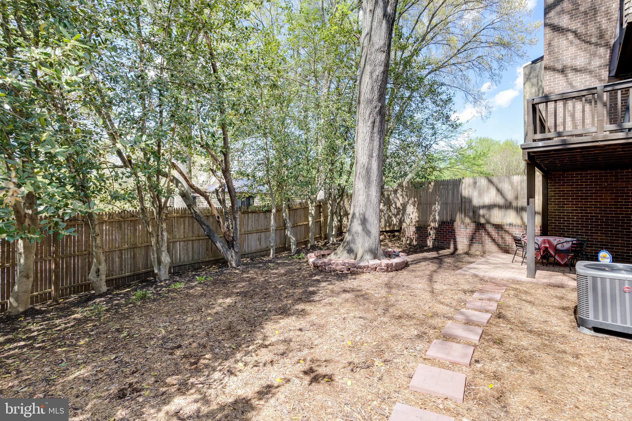 AMERICANA FAIRFAX - Residential