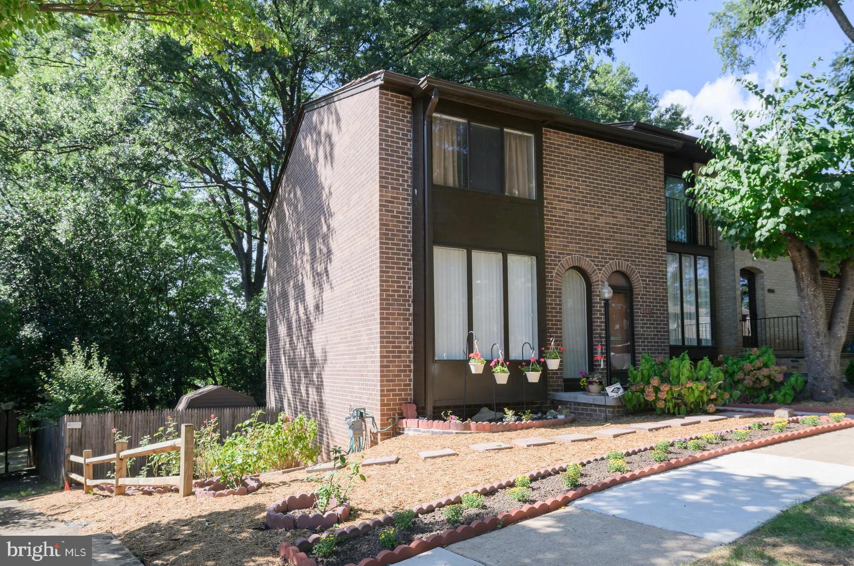 AMERICANA FAIRFAX - Residential