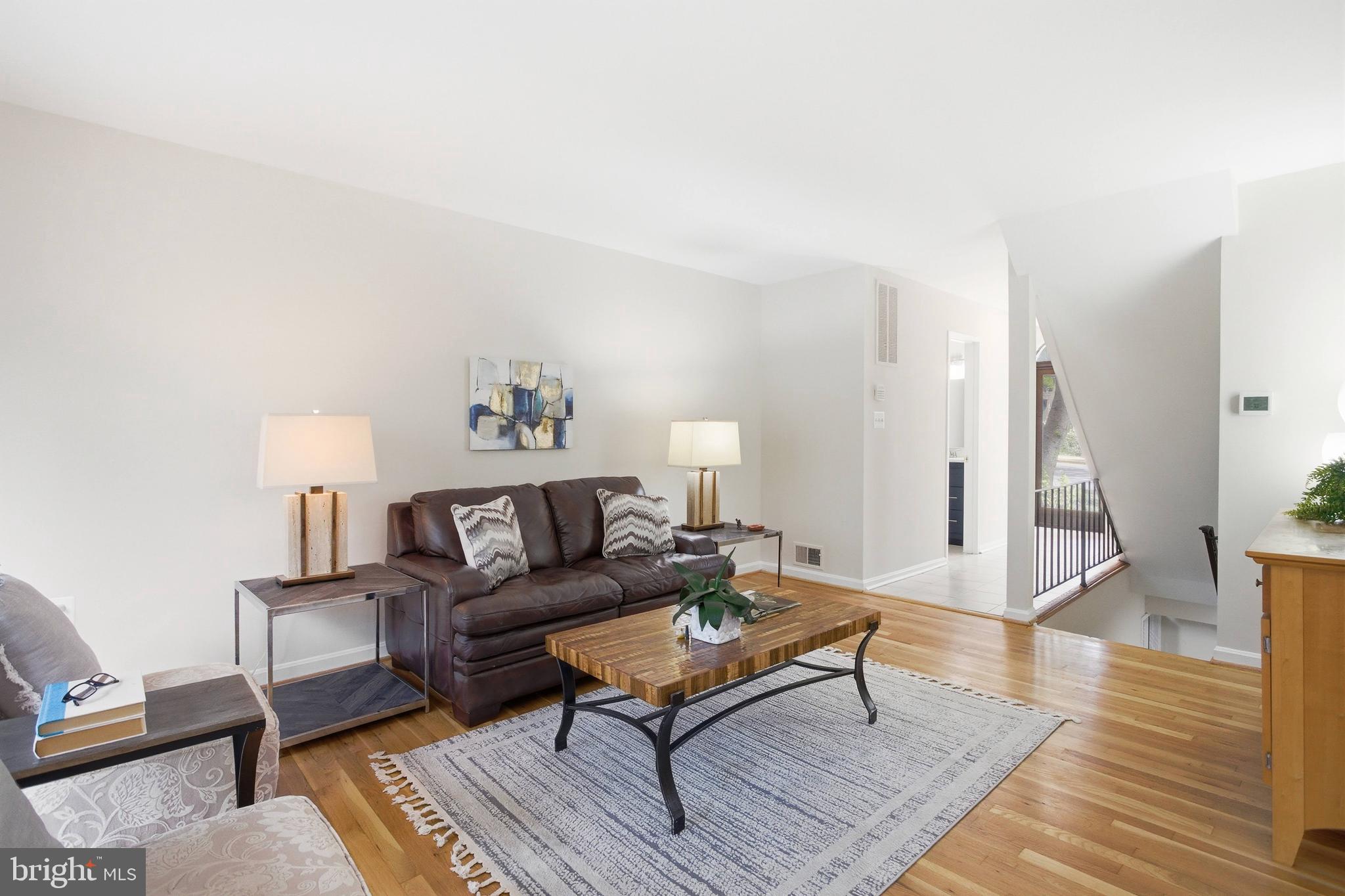 AMERICANA FAIRFAX - Residential