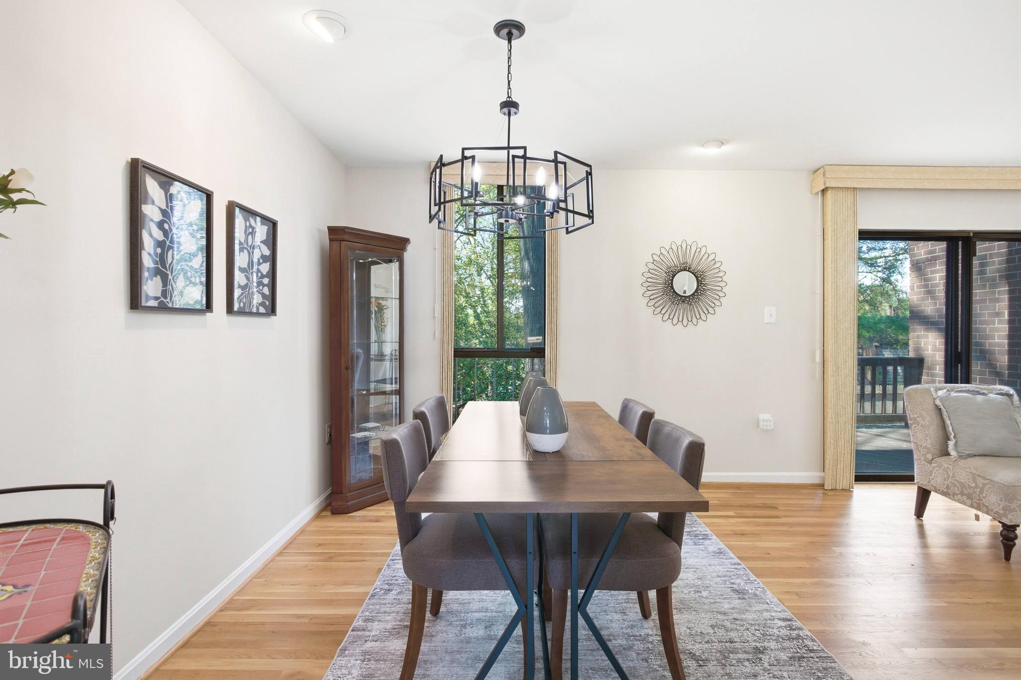 AMERICANA FAIRFAX - Residential