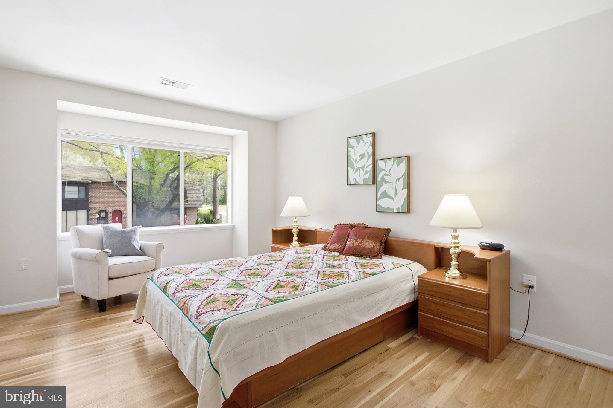 AMERICANA FAIRFAX - Residential