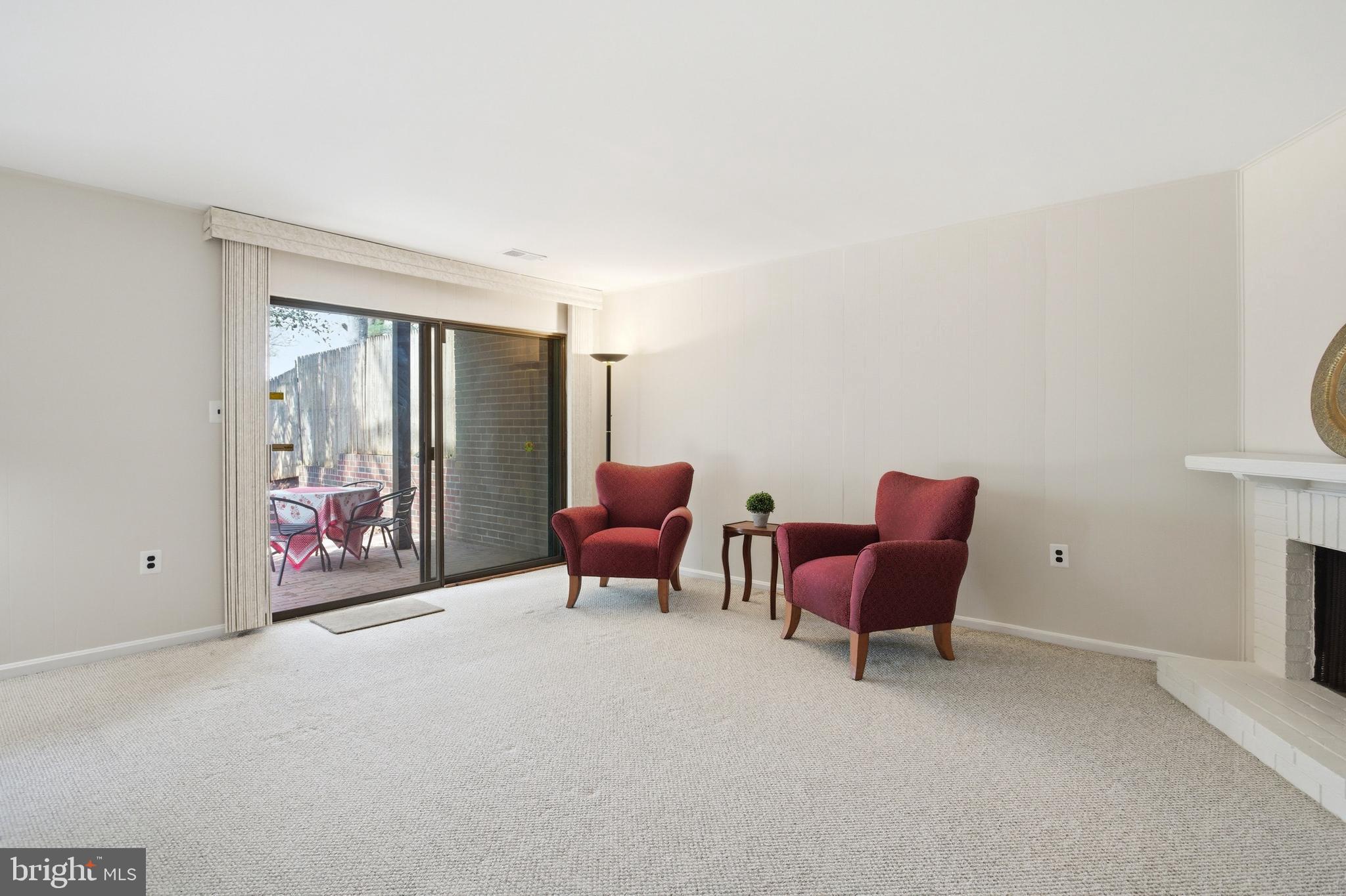 AMERICANA FAIRFAX - Residential