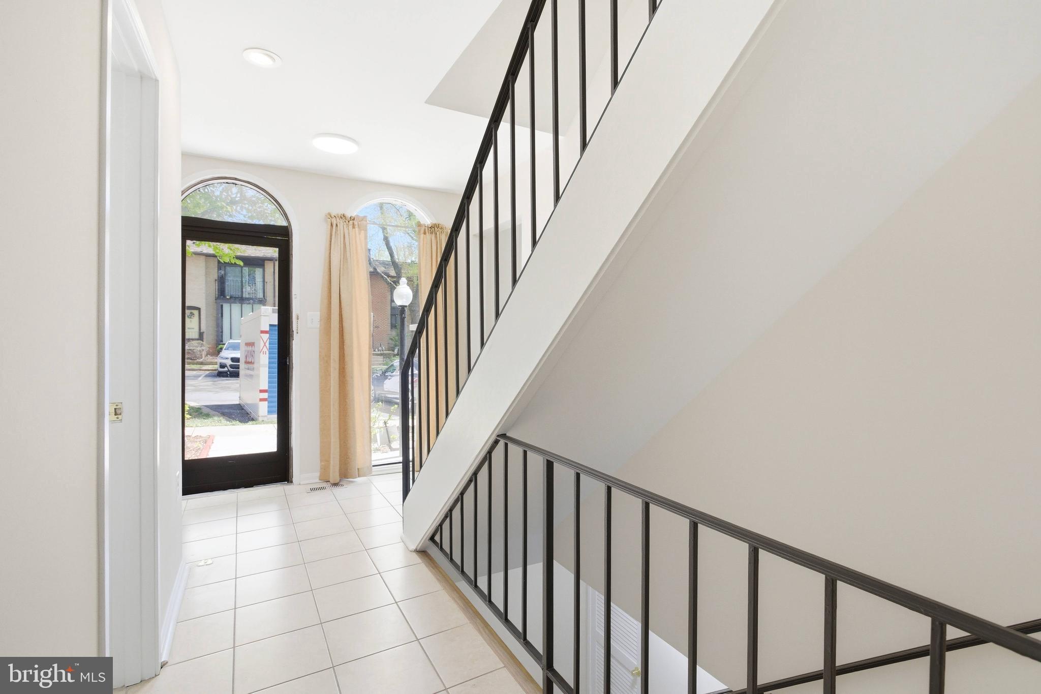 AMERICANA FAIRFAX - Residential