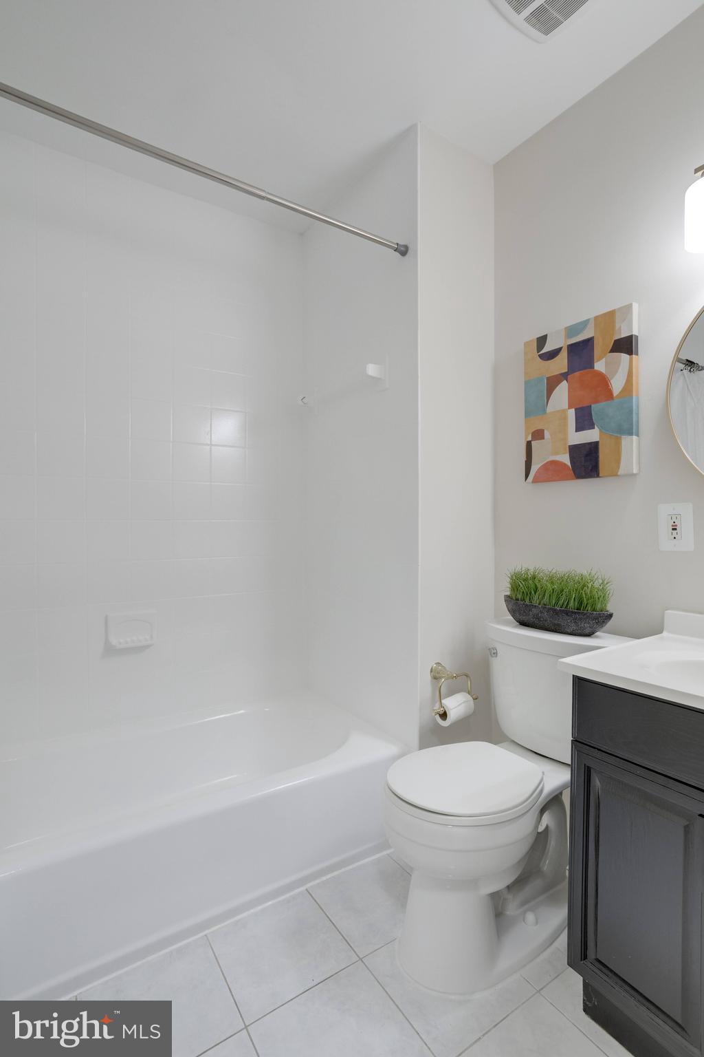 AMERICANA FAIRFAX - Residential