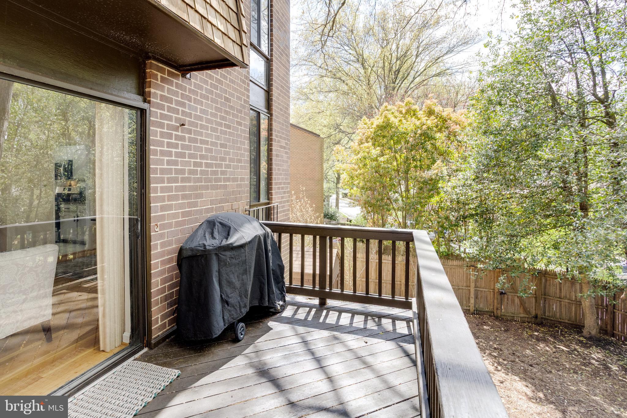 AMERICANA FAIRFAX - Residential