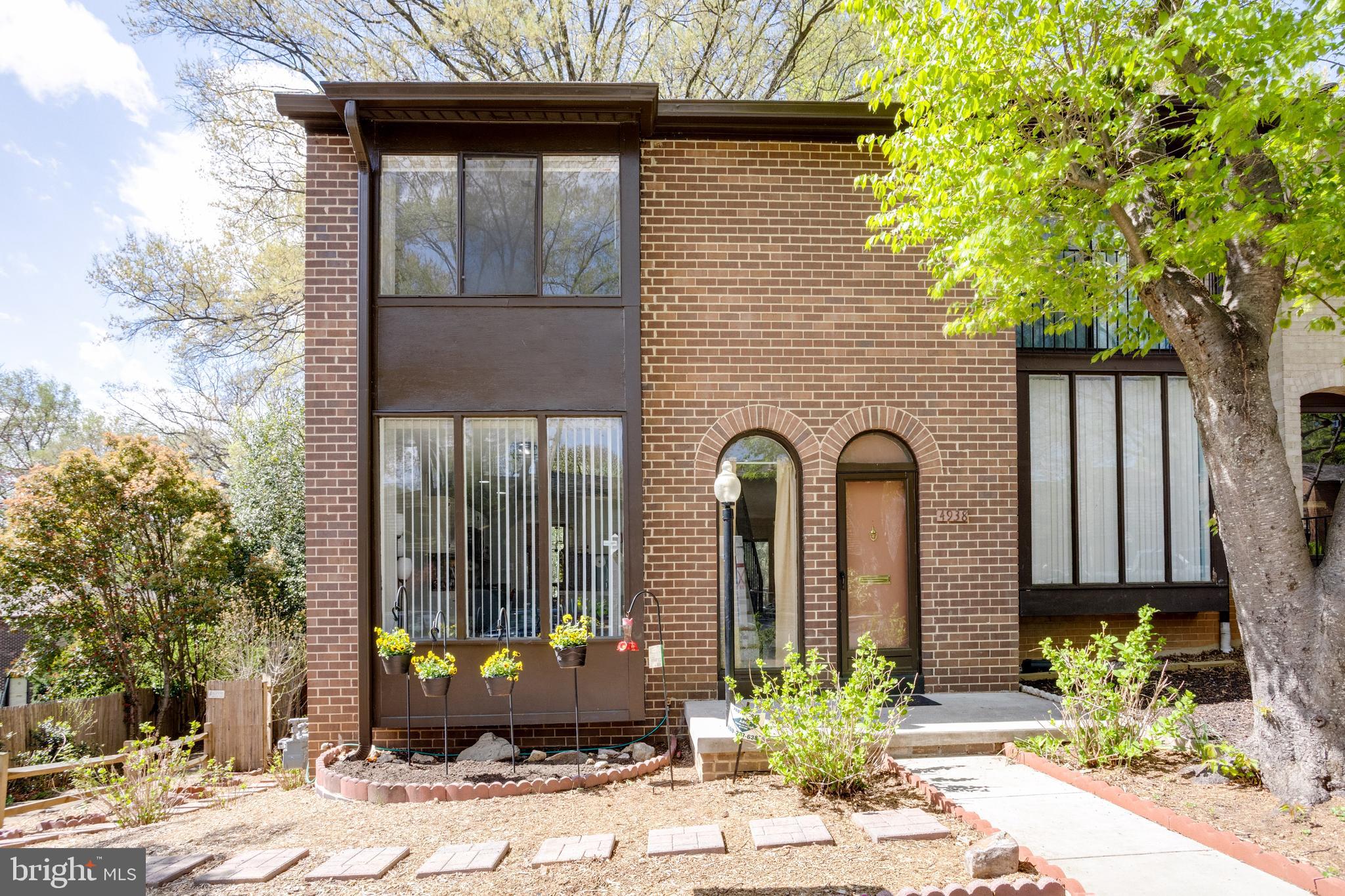 AMERICANA FAIRFAX - Residential