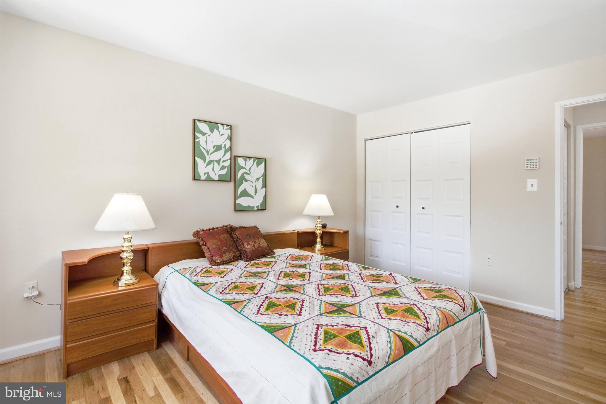 AMERICANA FAIRFAX - Residential